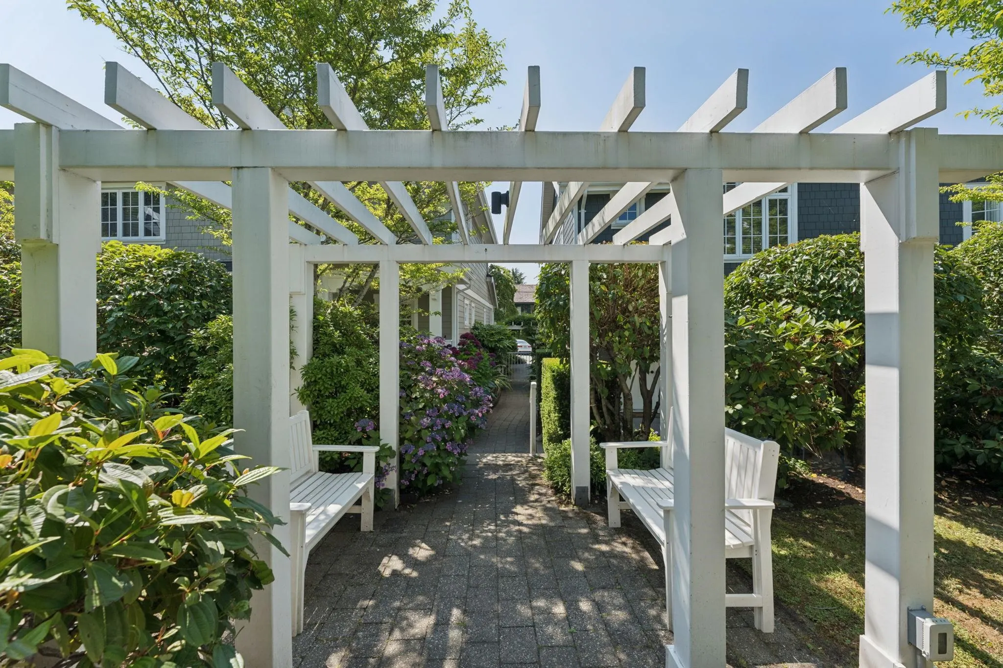 2071 Esquimalt Avenue