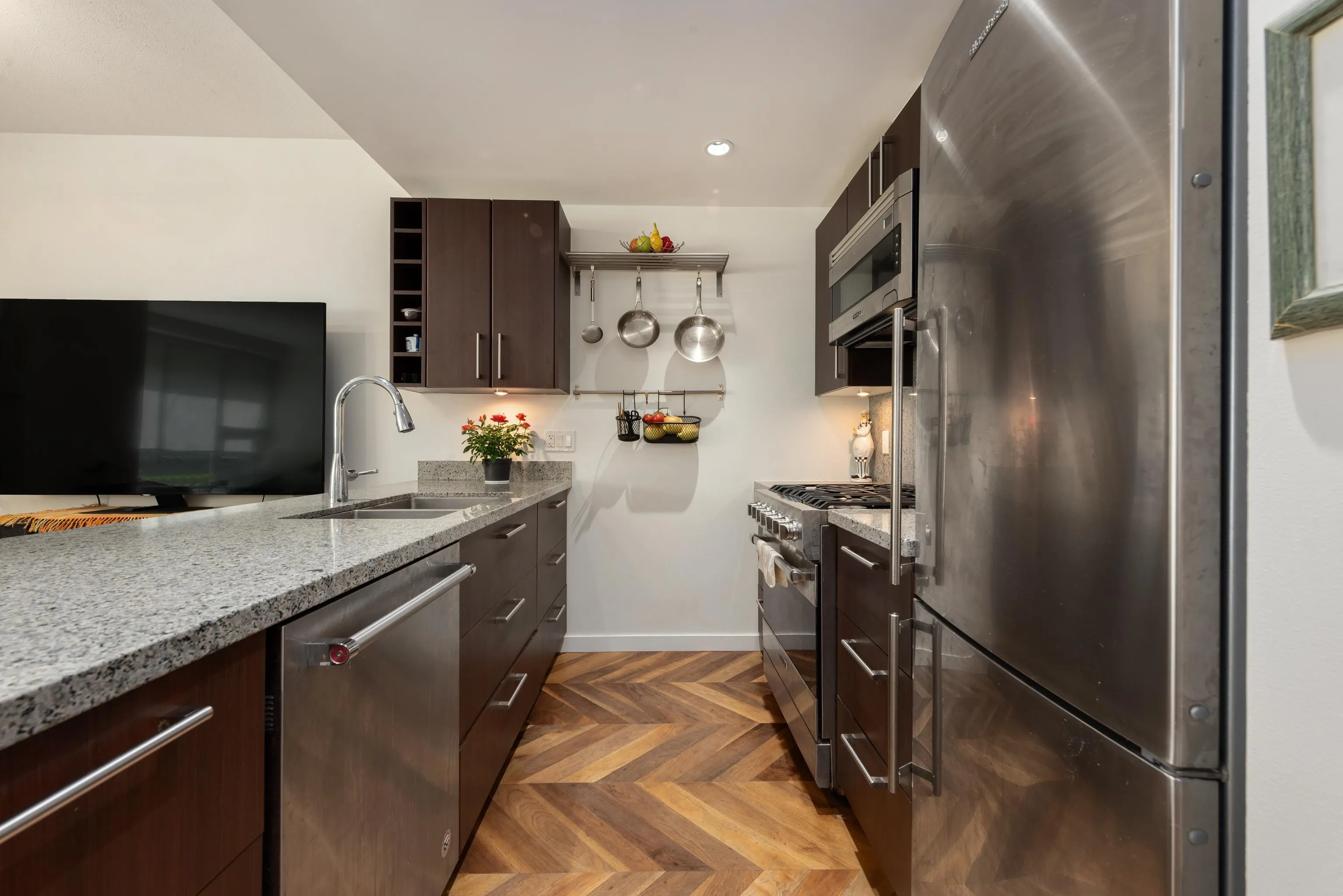 108 W 1st Avenue #253