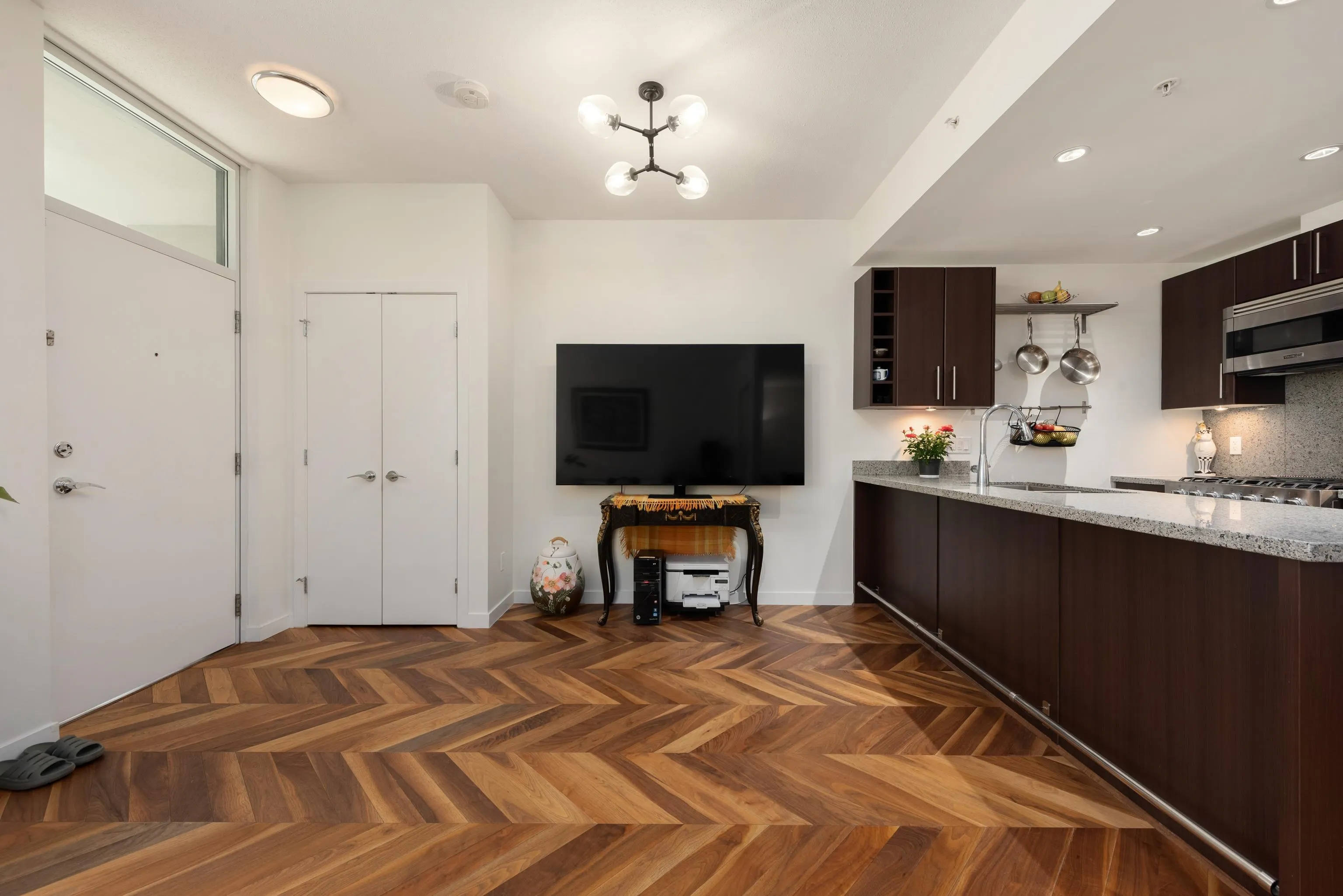 108 W 1st Avenue #253
