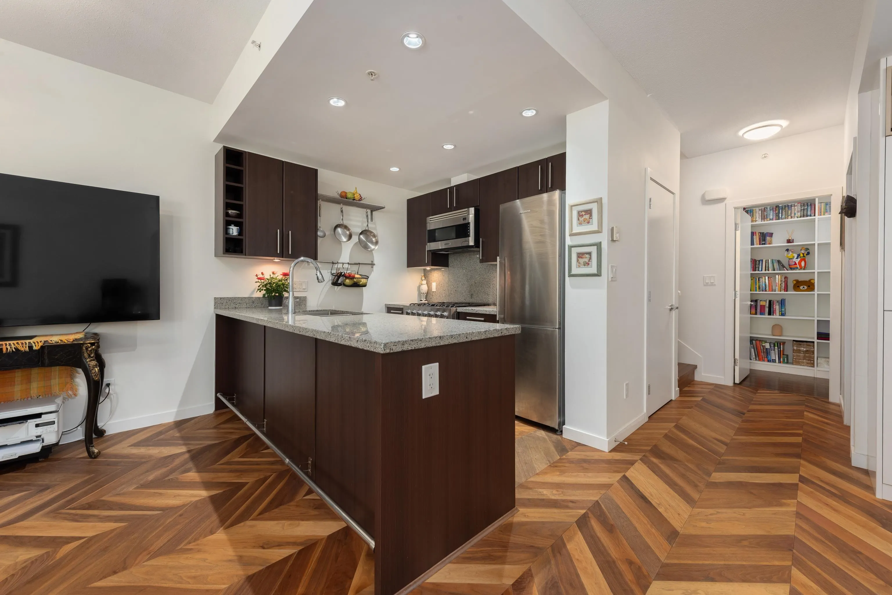 108 W 1st Avenue #253