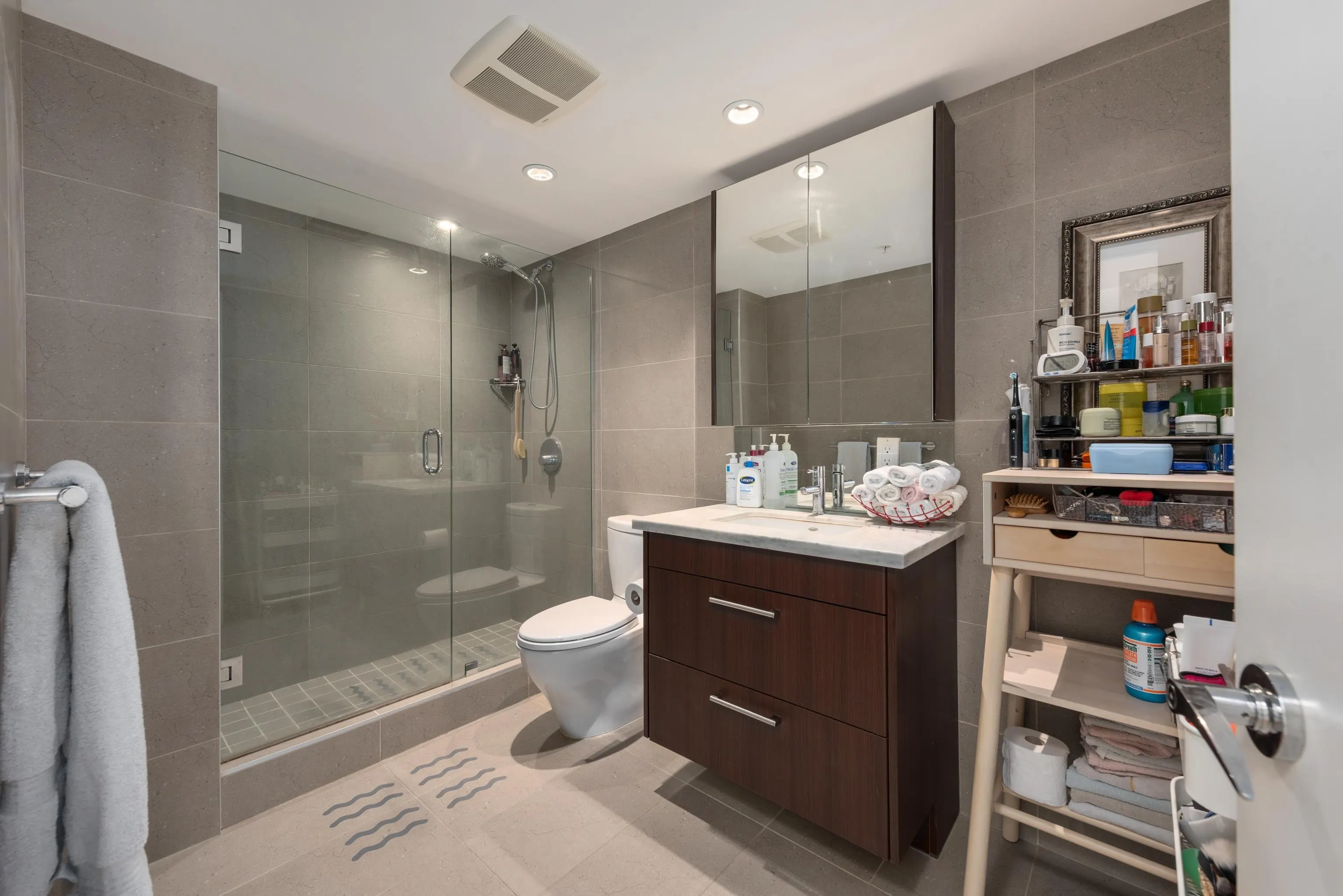 108 W 1st Avenue #253