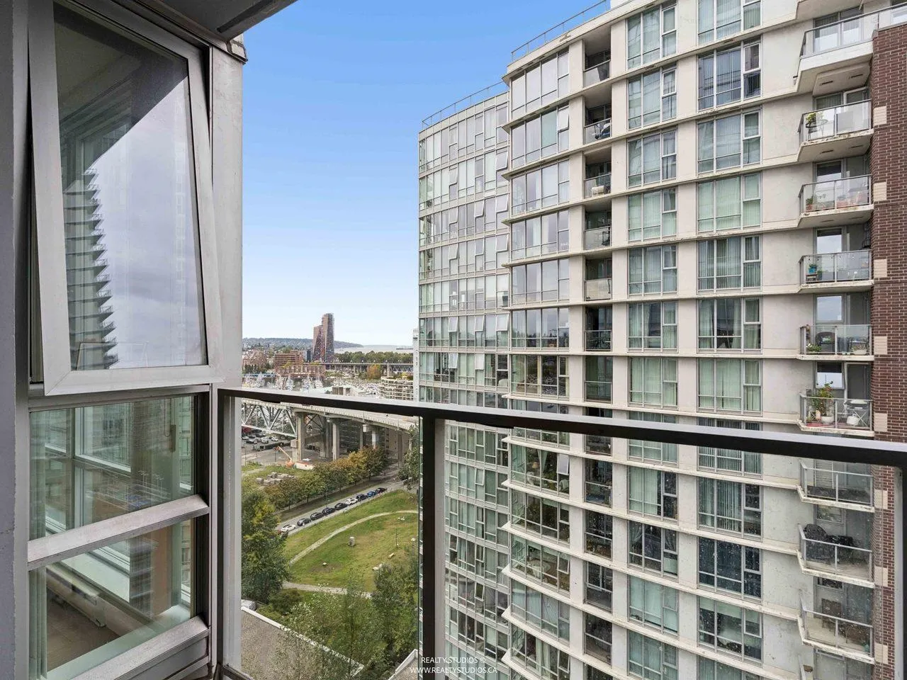 1495 Richards Street #2208