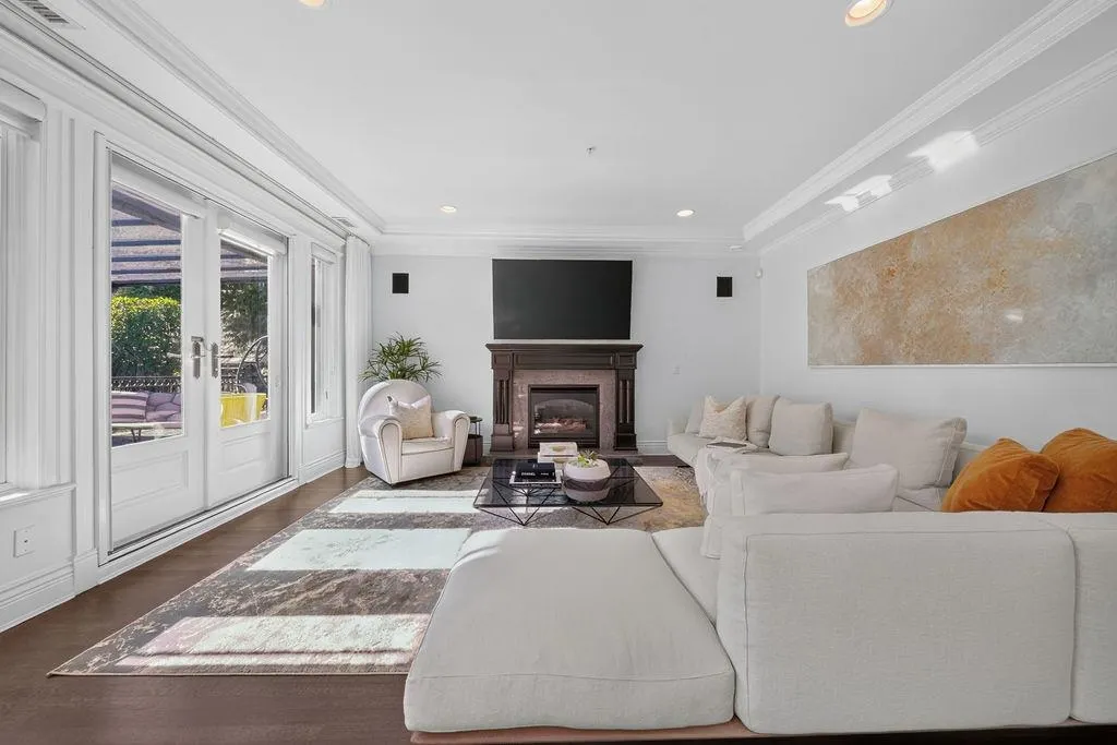 1568 W 32nd Avenue