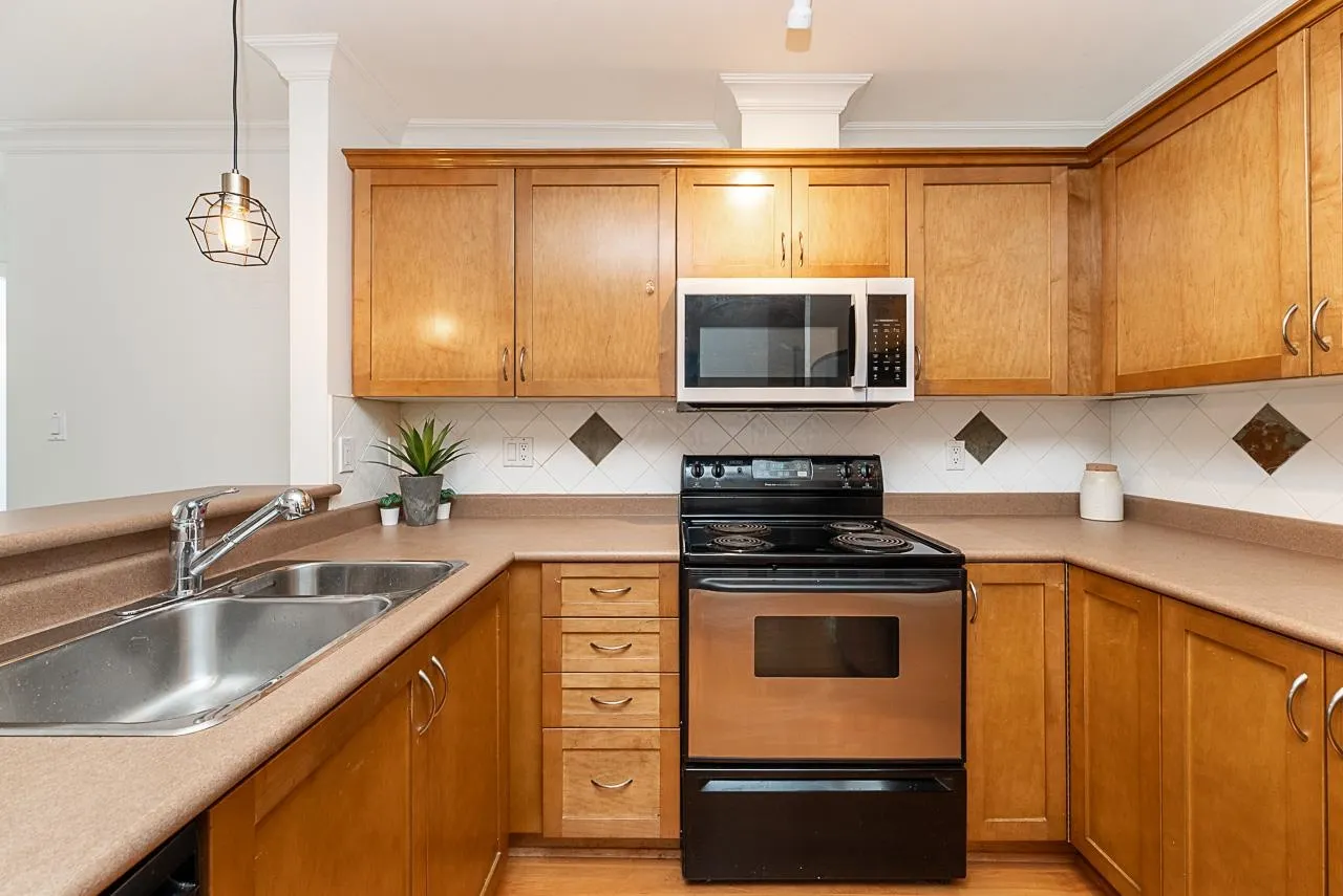 128 W 21st Street #302