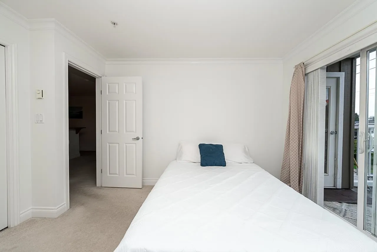 128 W 21st Street #302