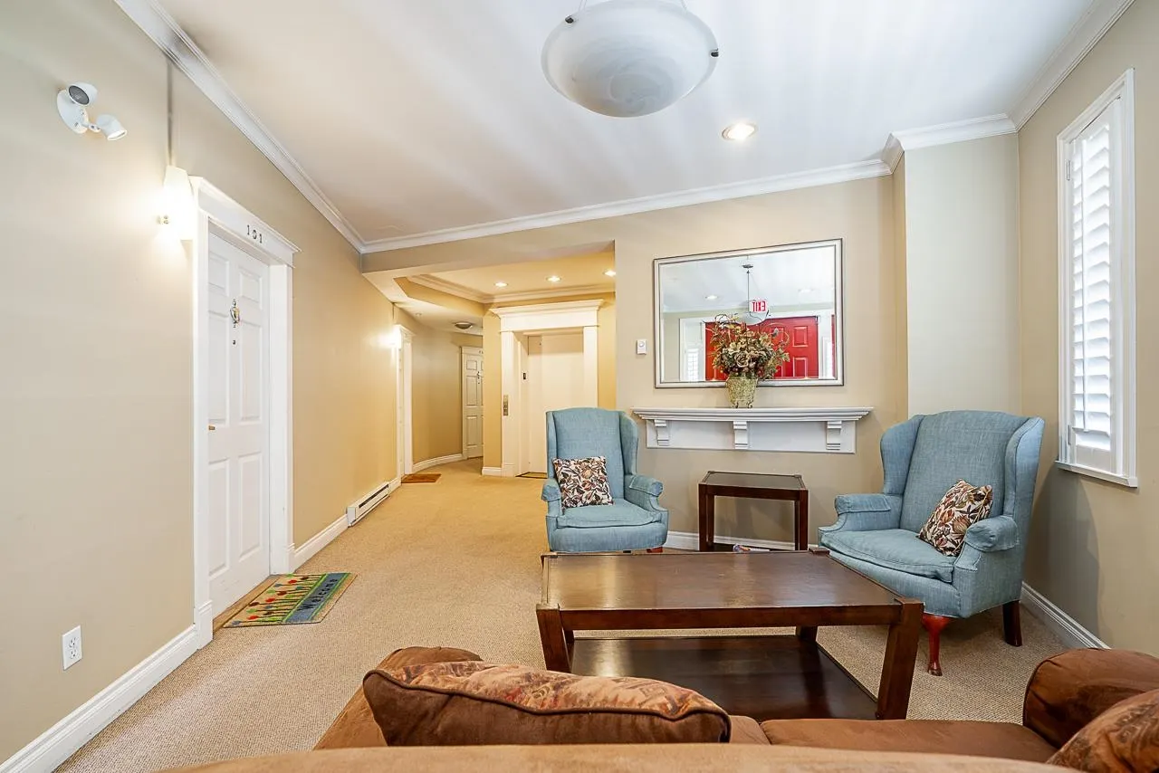 128 W 21st Street #302