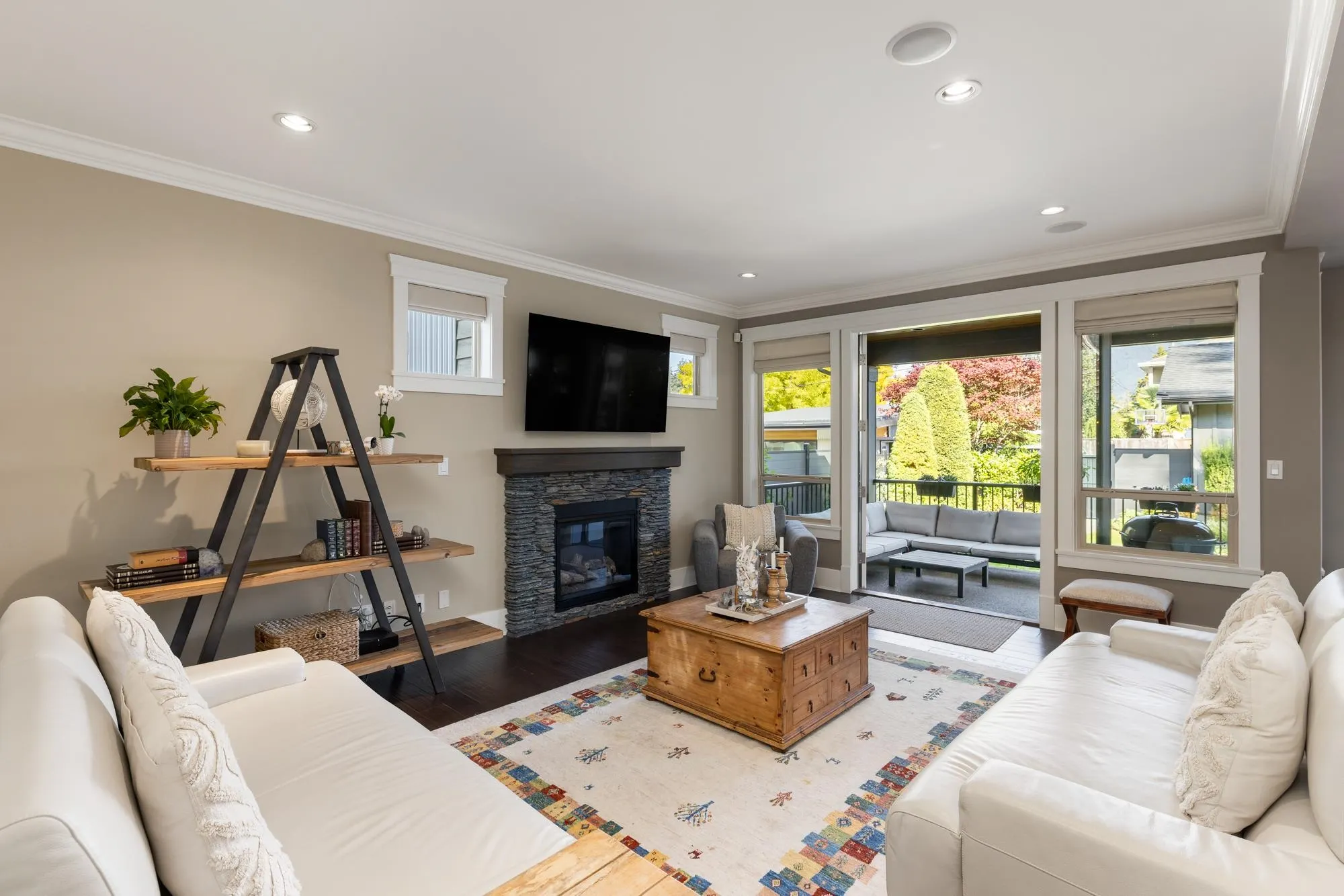 358 W 15th Street