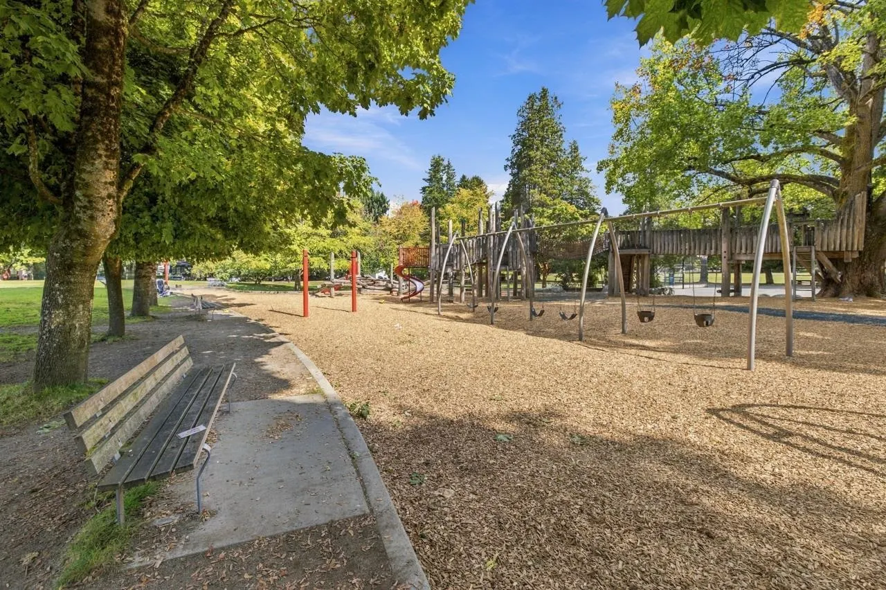 840 W 22nd Avenue