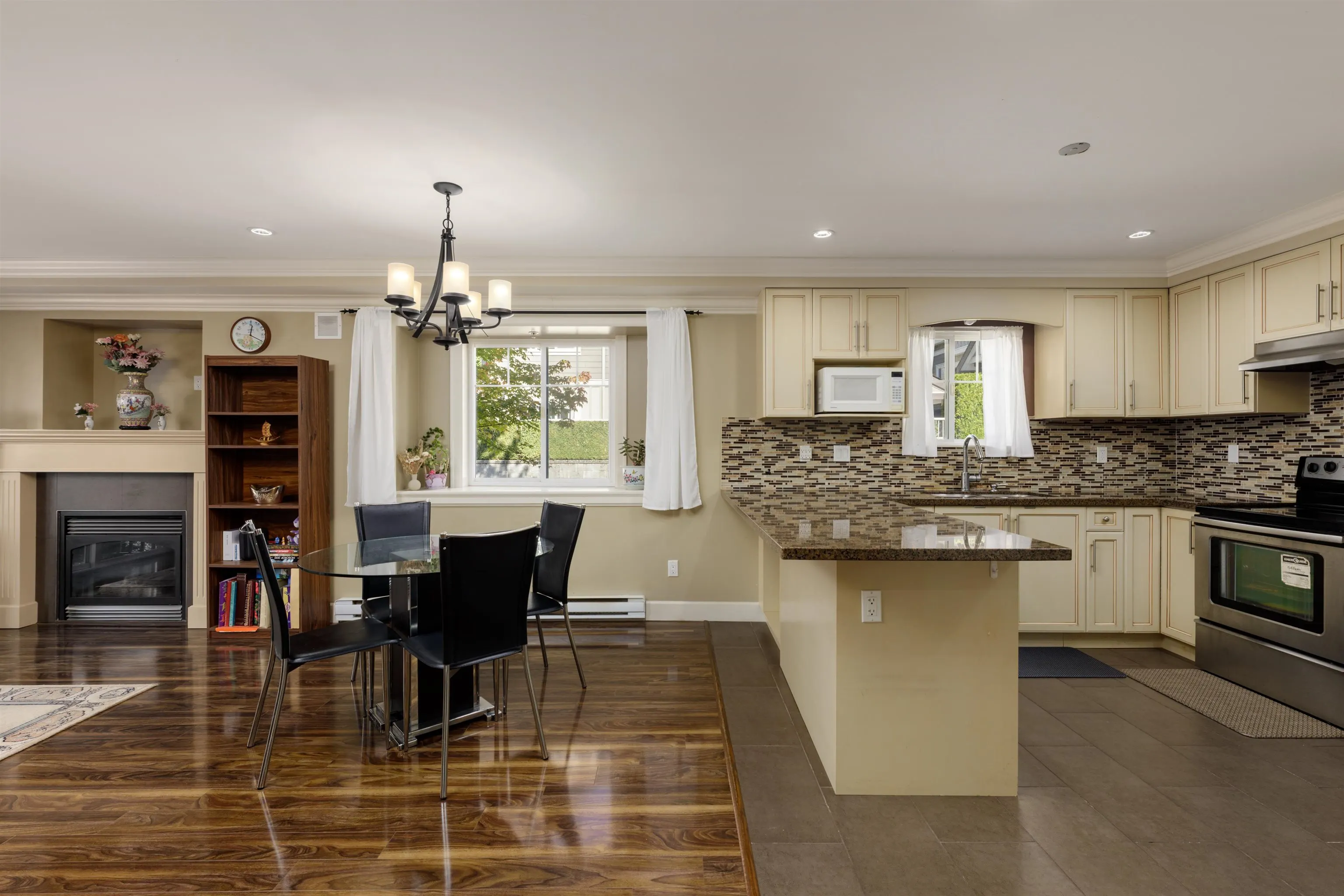 388 Ellesmere Avenue #1