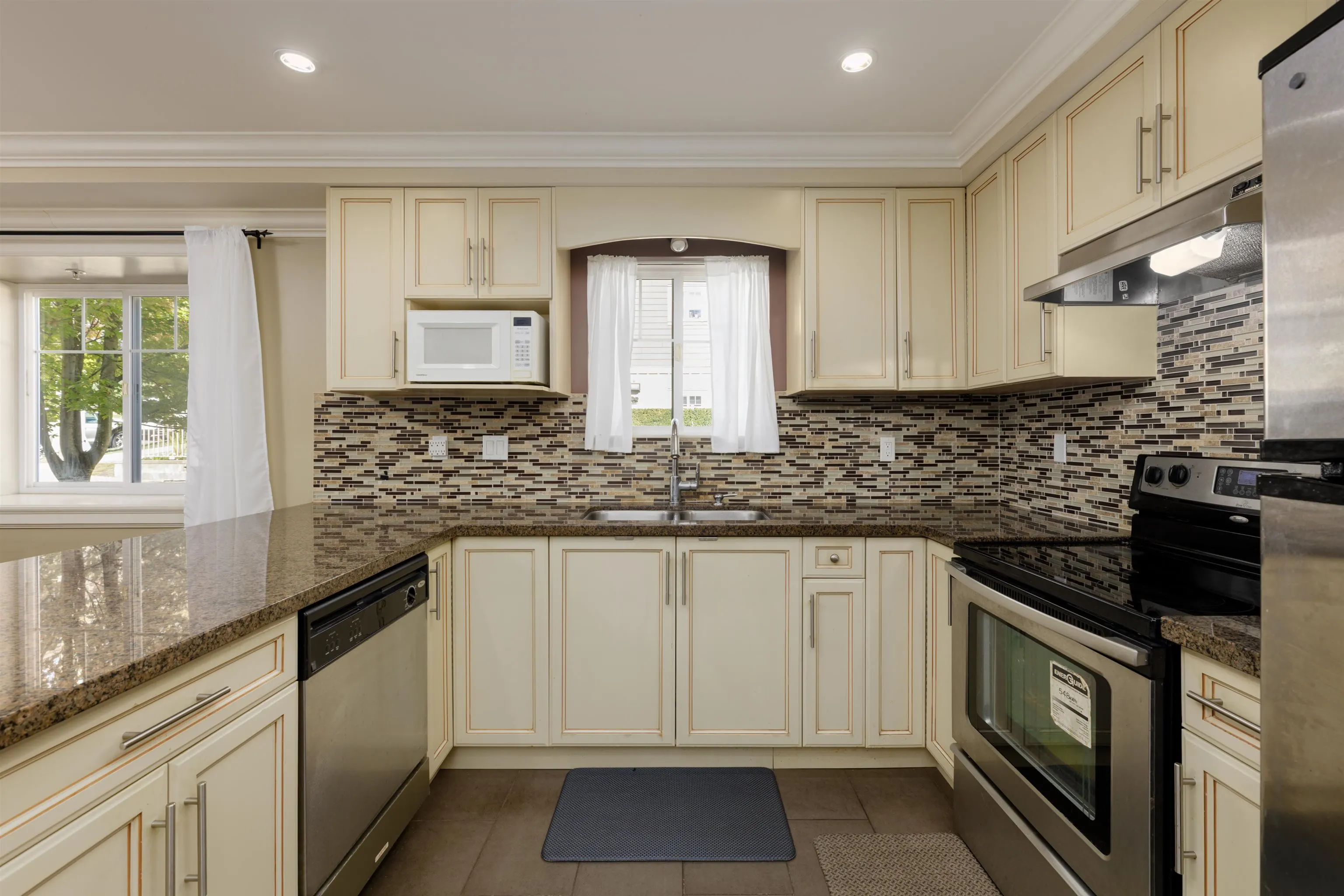 388 Ellesmere Avenue #1