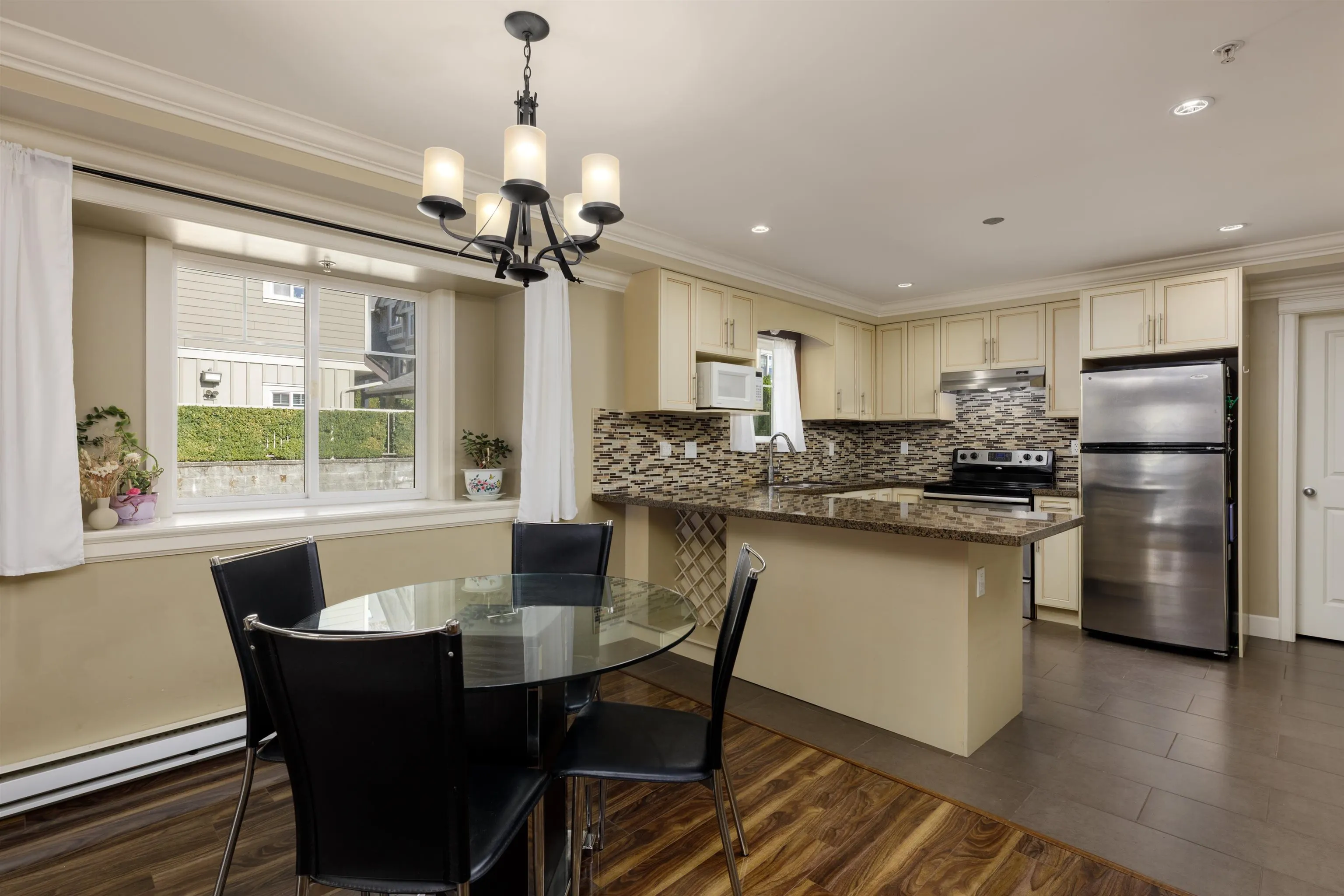 388 Ellesmere Avenue #1