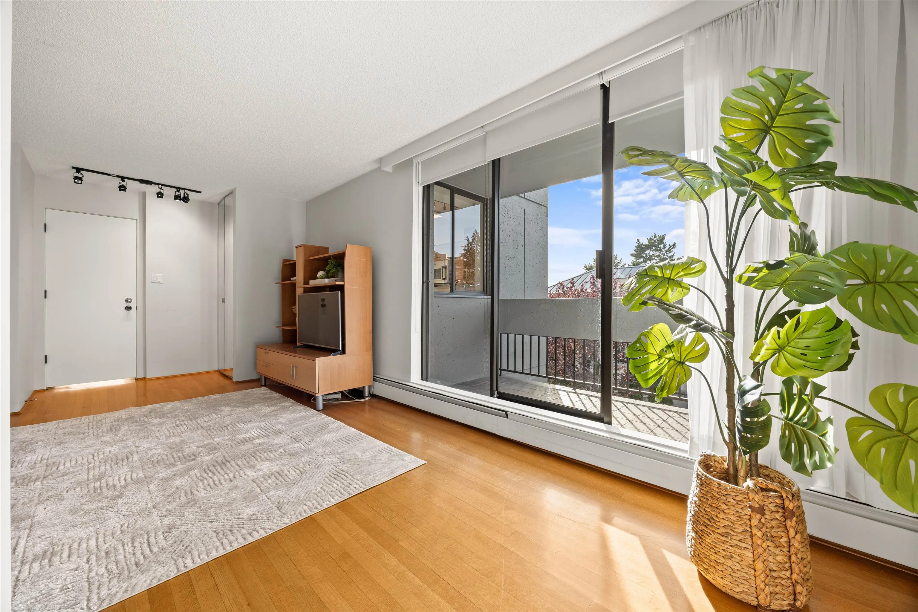 1930 Bellevue Avenue #401