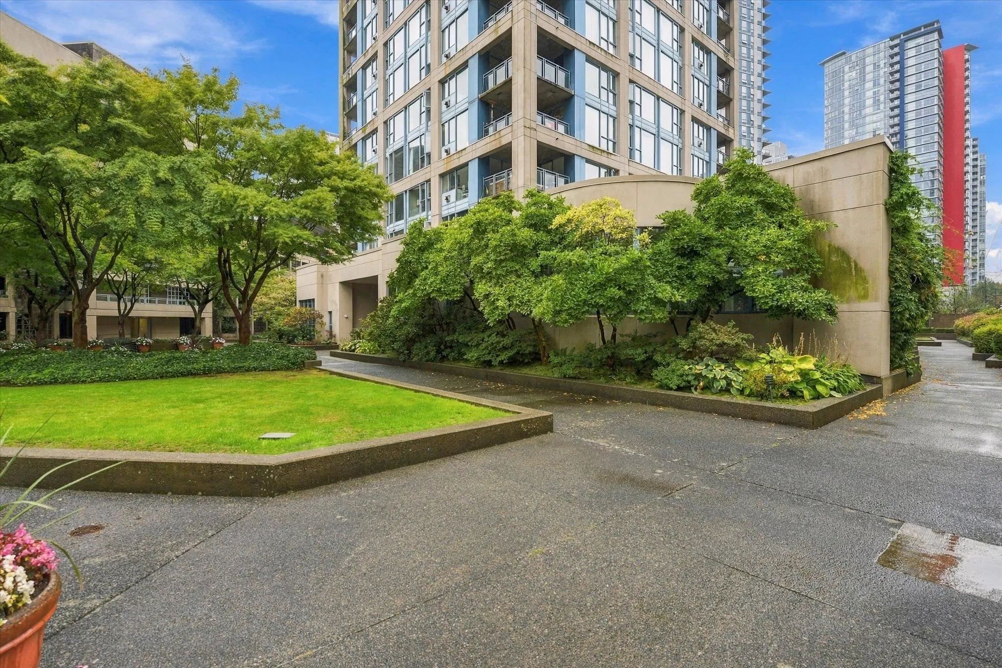 183 Keefer Place #603