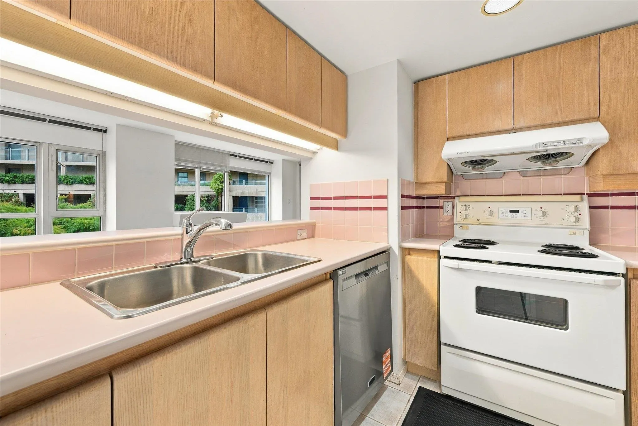 183 Keefer Place #603