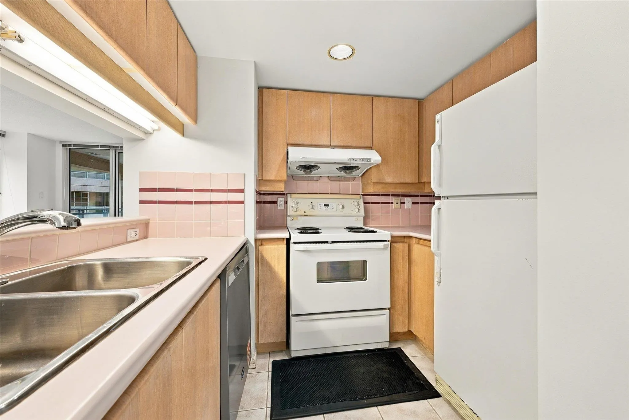 183 Keefer Place #603