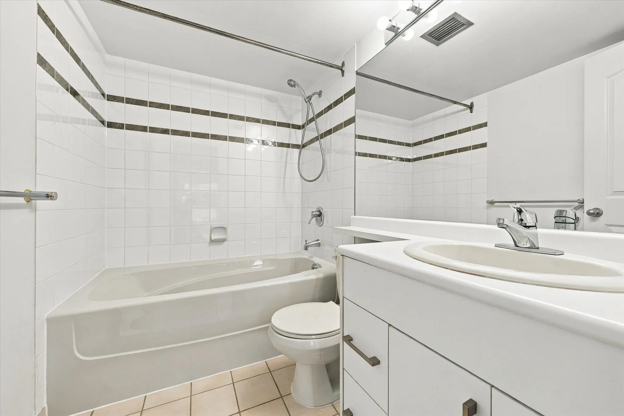 183 Keefer Place #603