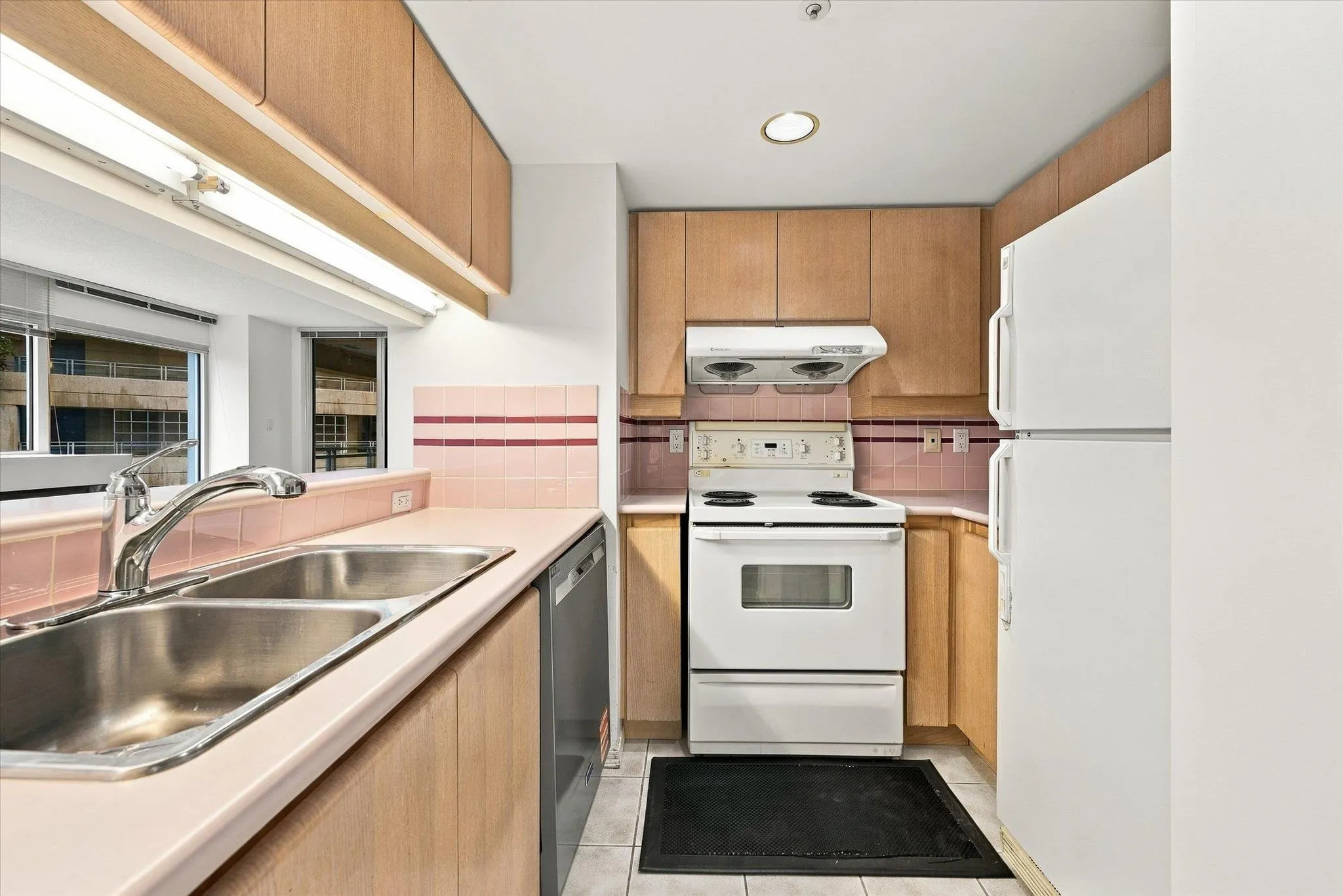 183 Keefer Place #603