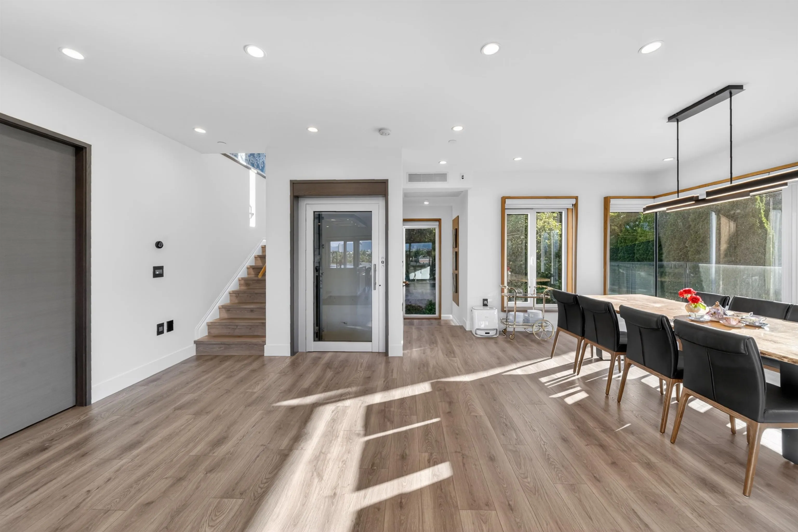 2863 W King Edward Avenue