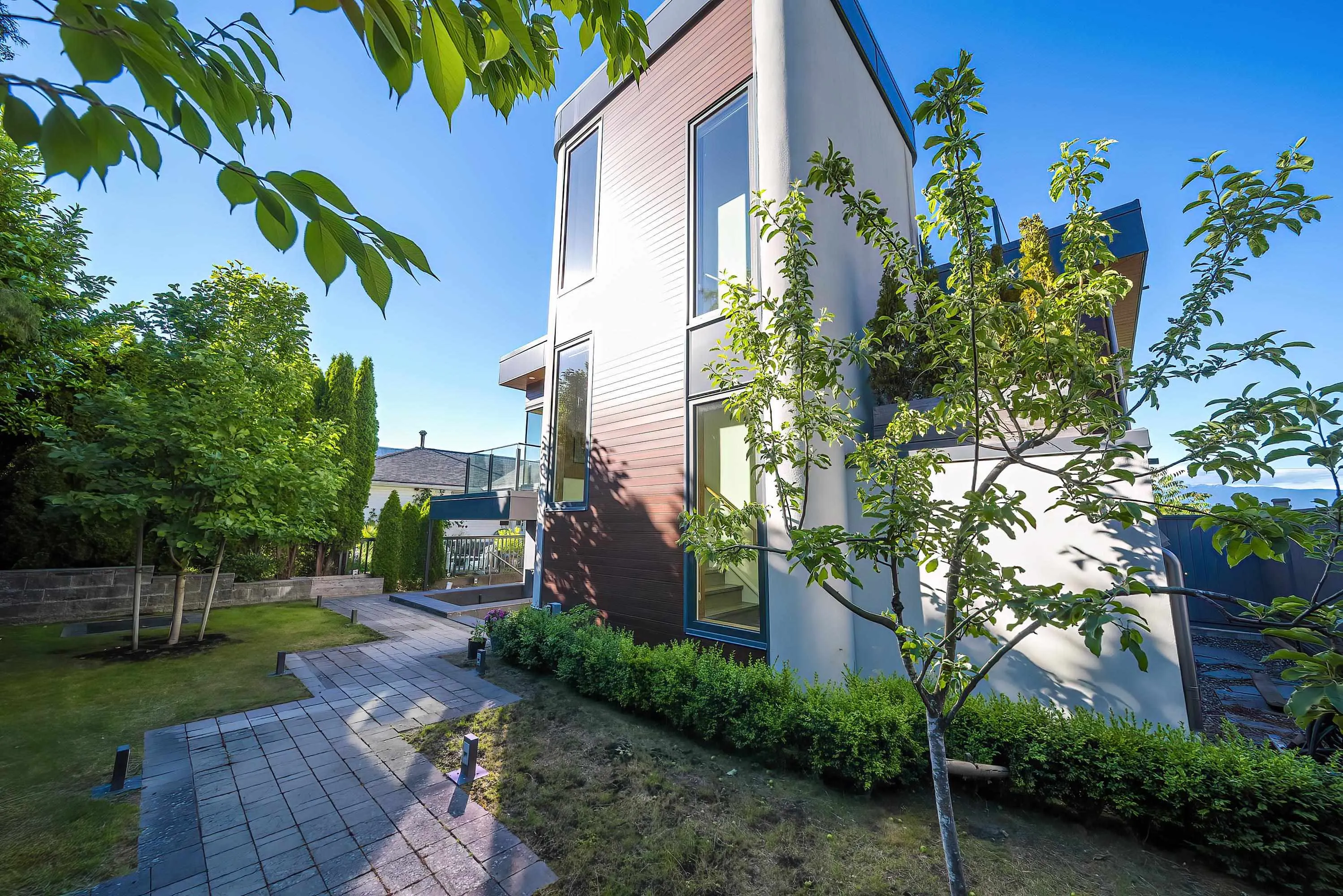 2863 W King Edward Avenue
