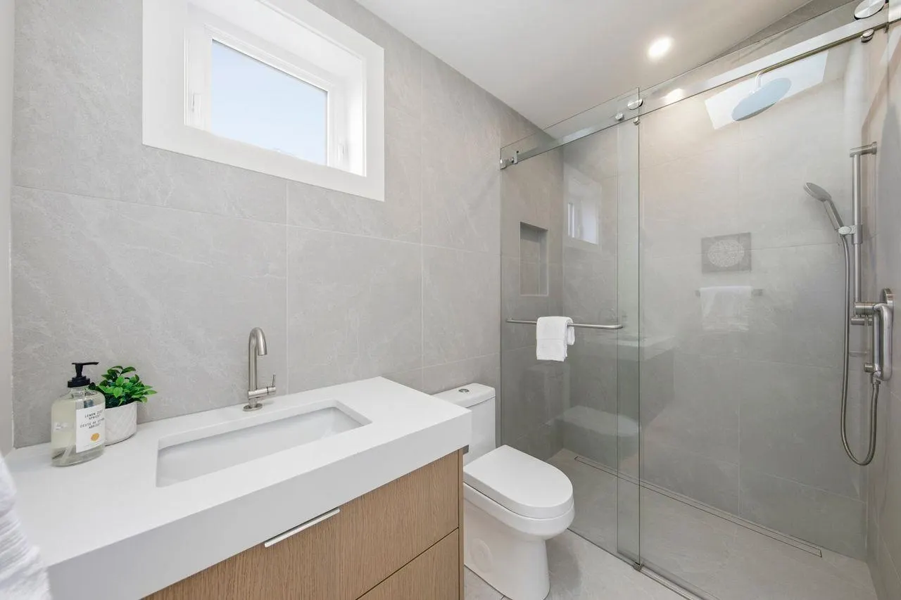 3708 W 18th Avenue #2