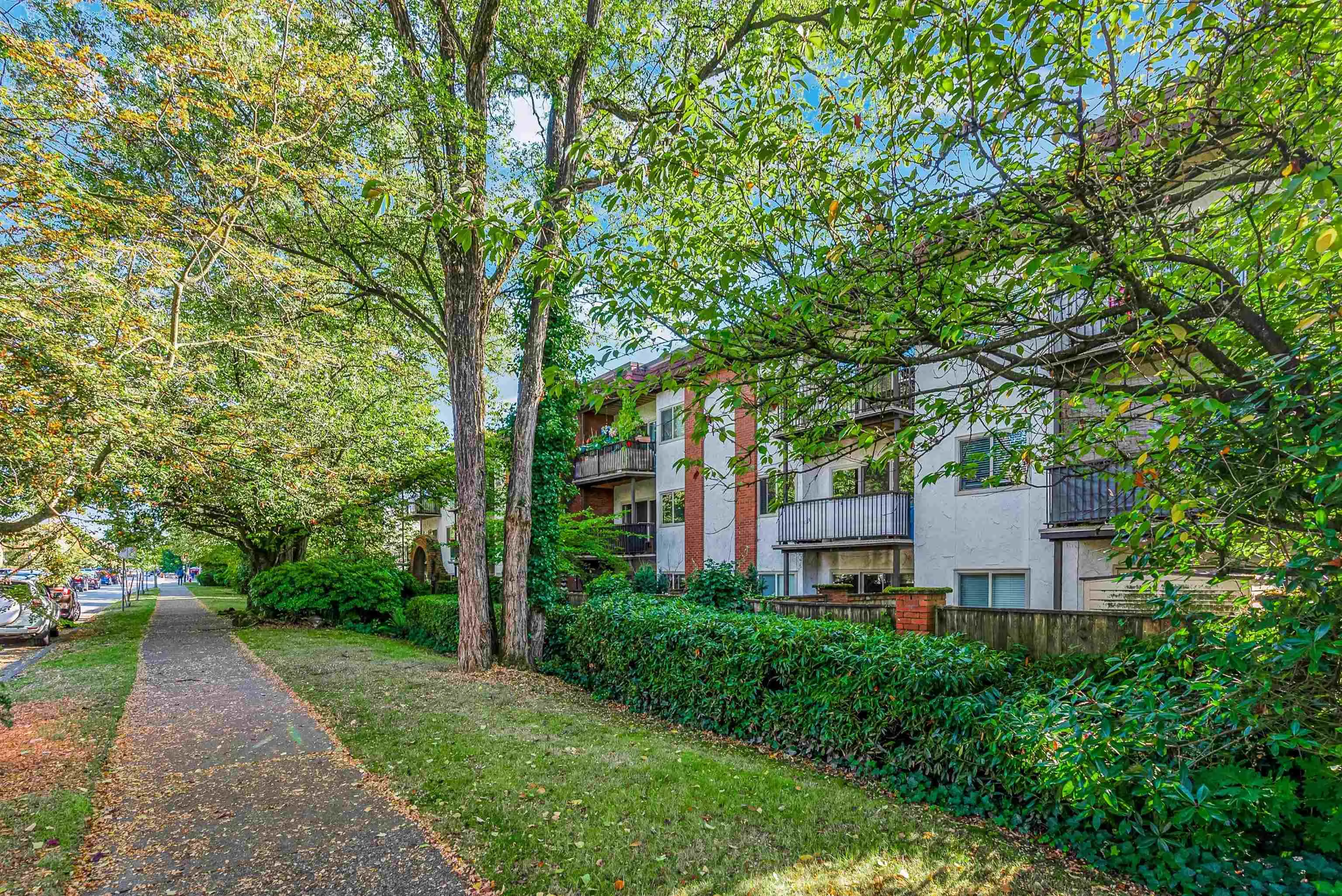 225 W 3rd Street #201