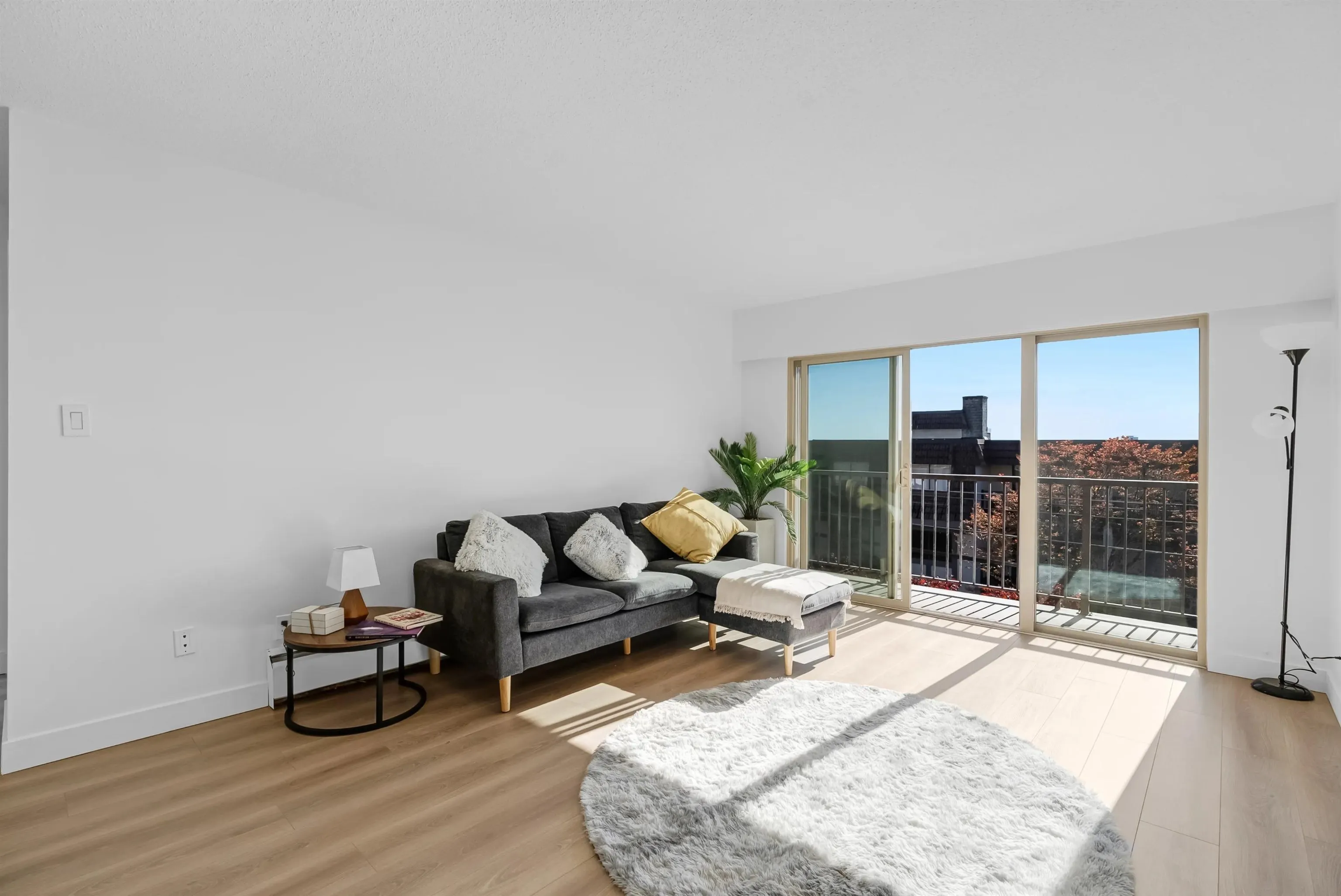225 W 3rd Street #201