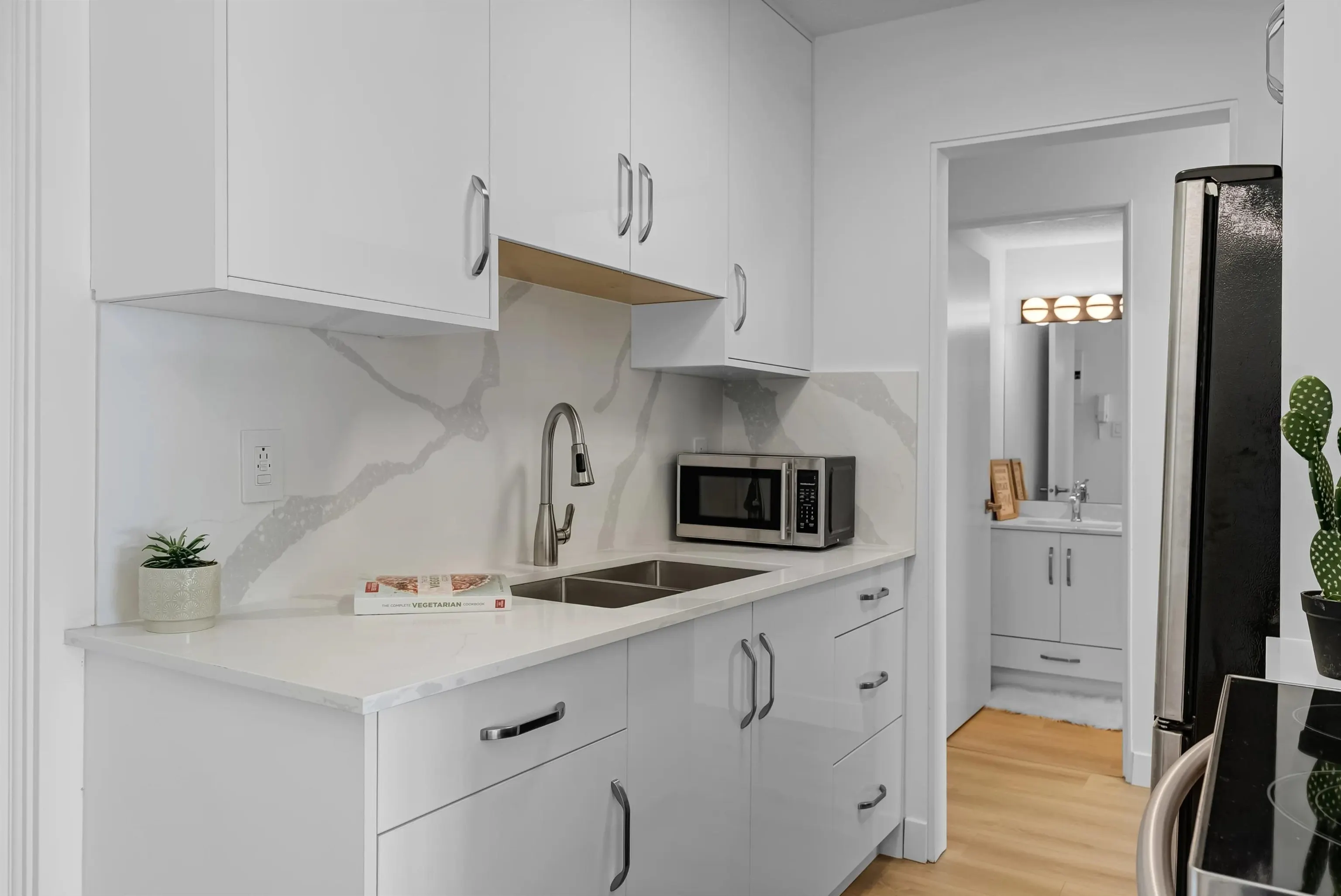 225 W 3rd Street #201