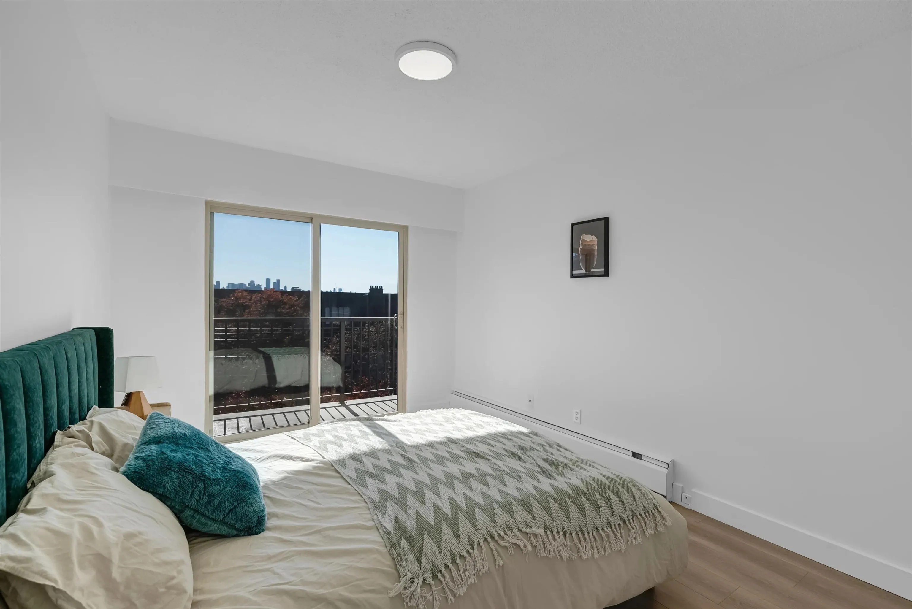 225 W 3rd Street #201