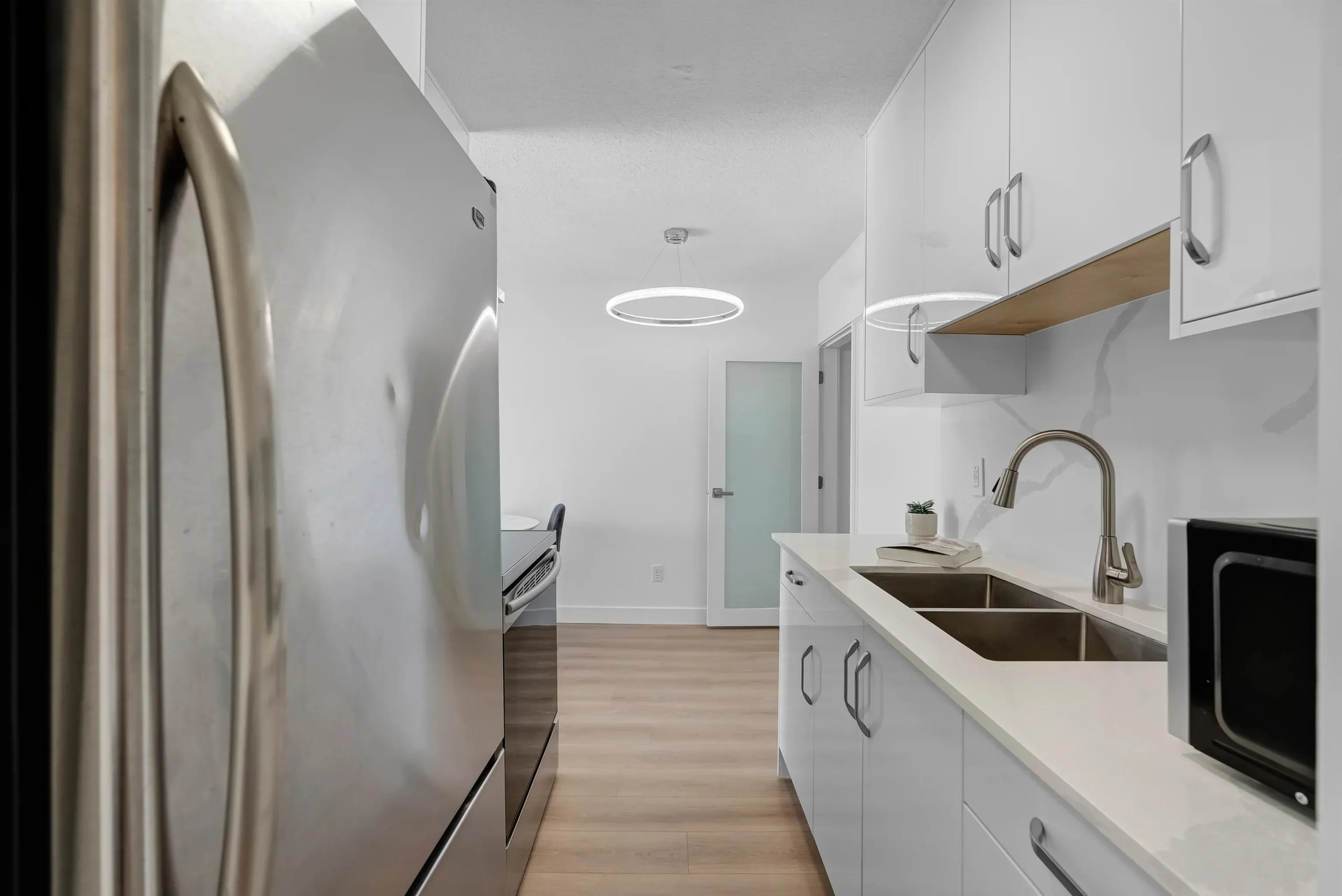 225 W 3rd Street #201