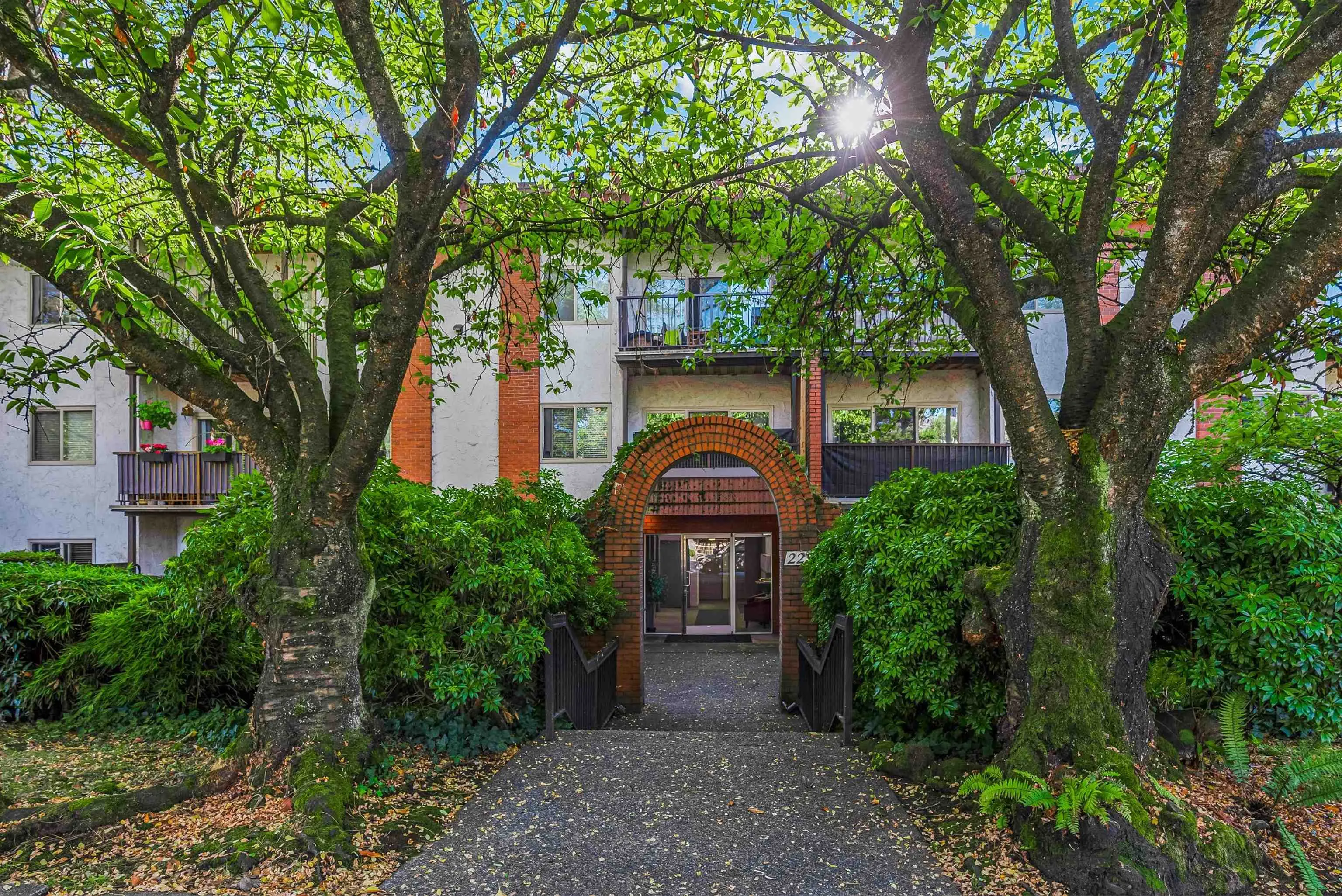 225 W 3rd Street #201