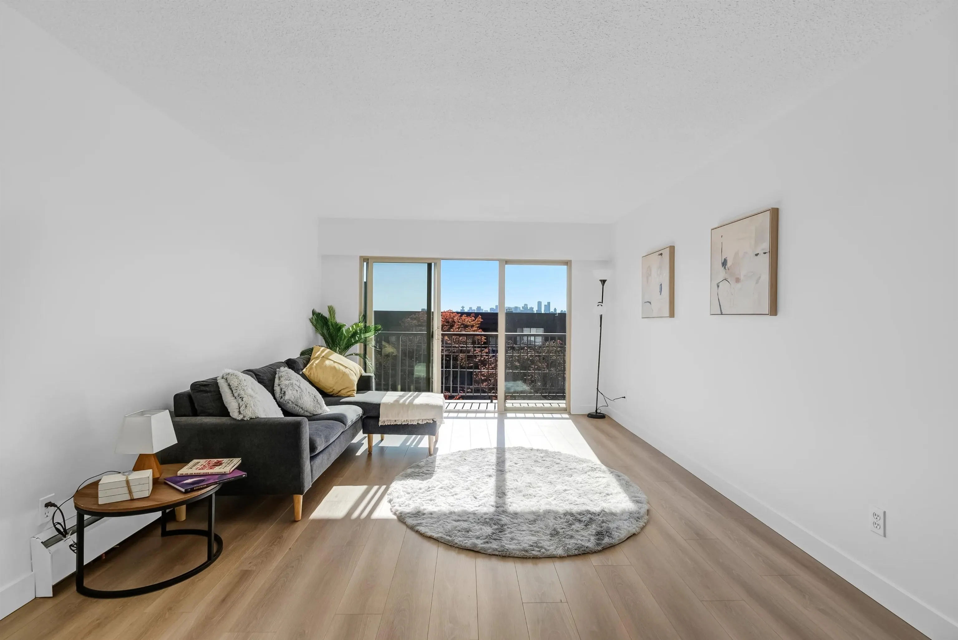 225 W 3rd Street #201