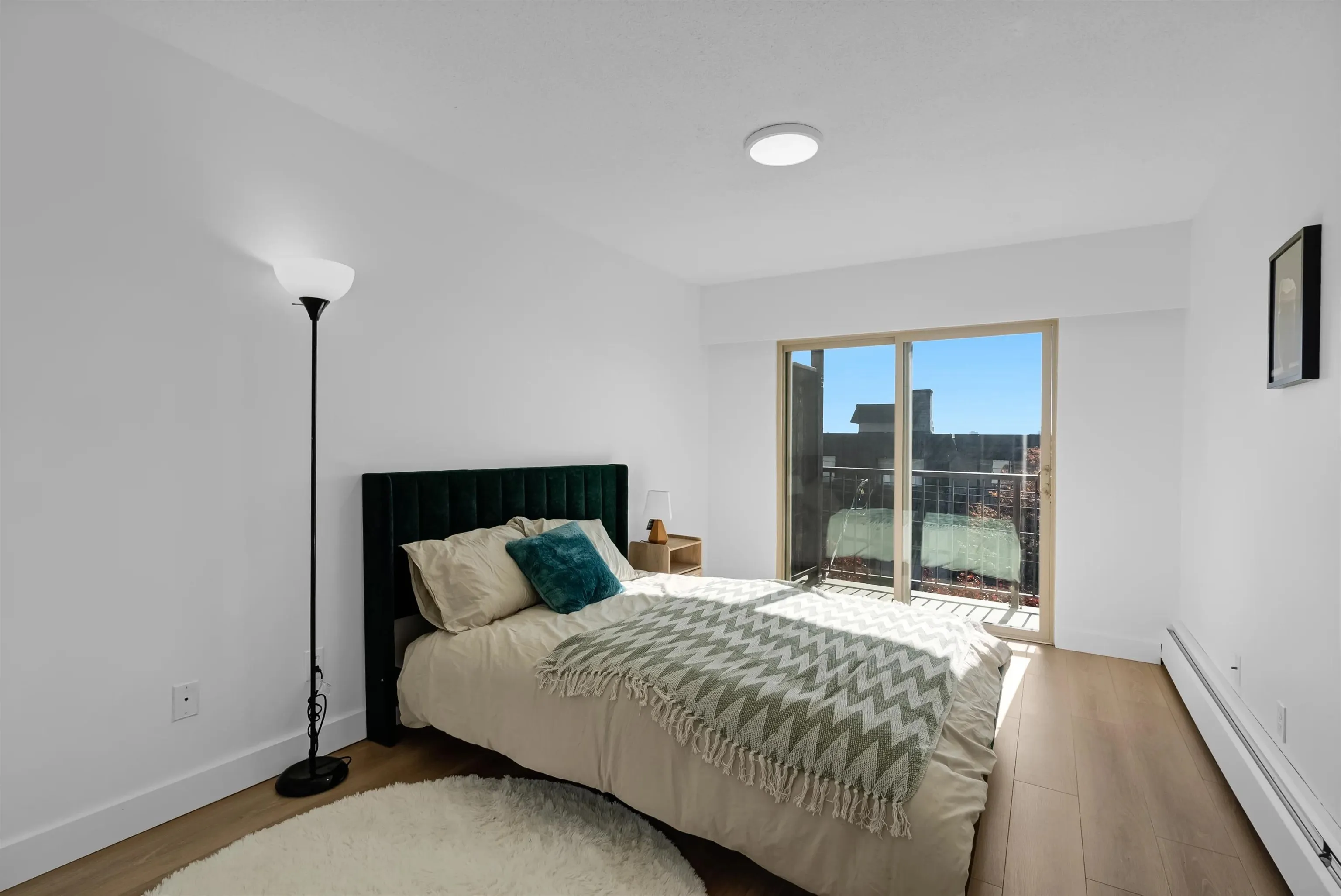 225 W 3rd Street #201