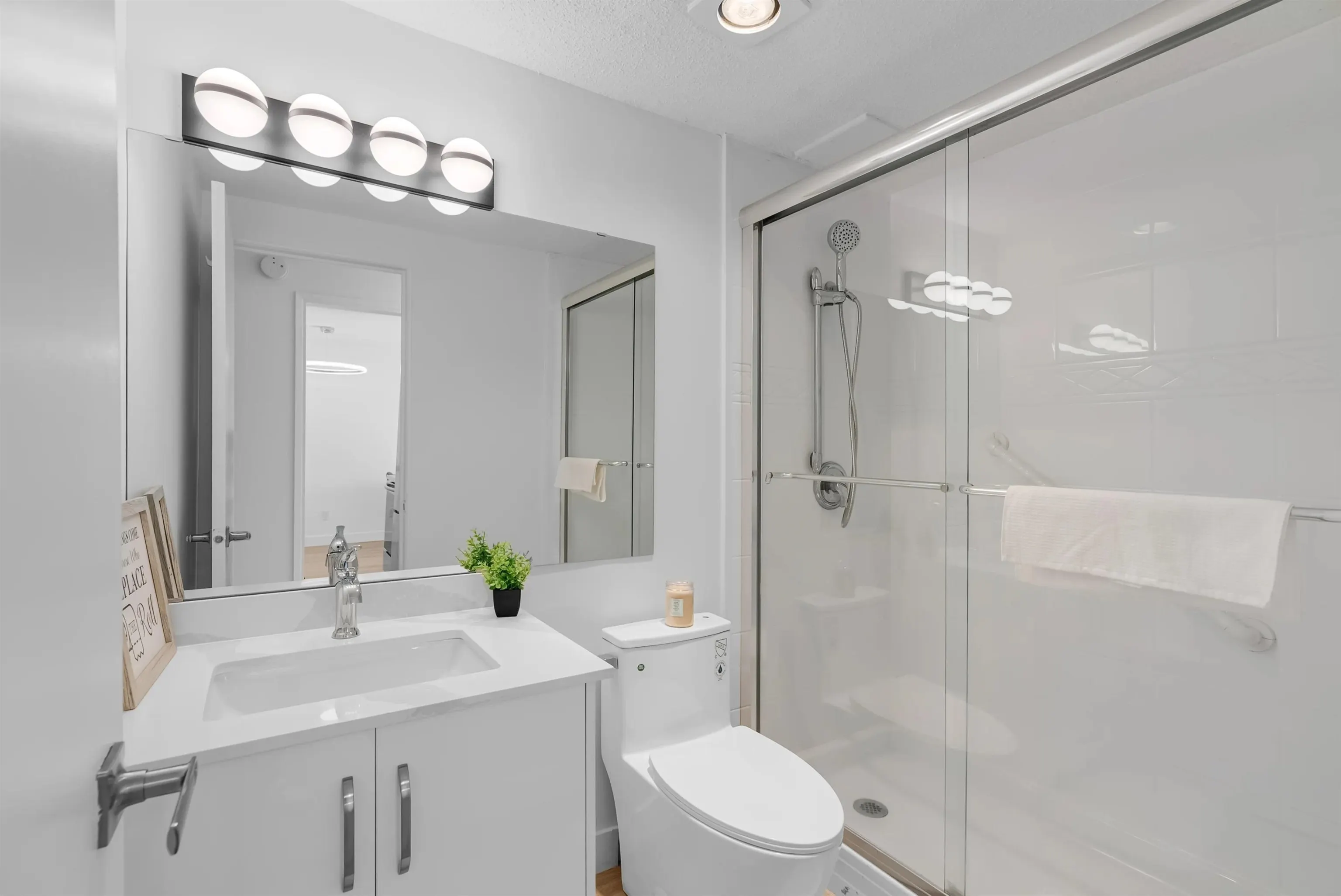 225 W 3rd Street #201
