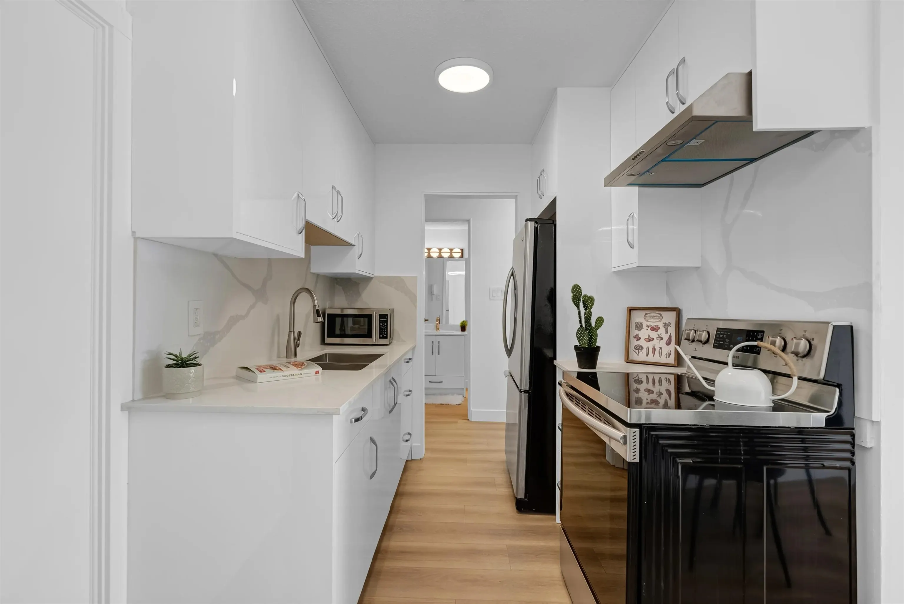 225 W 3rd Street #201
