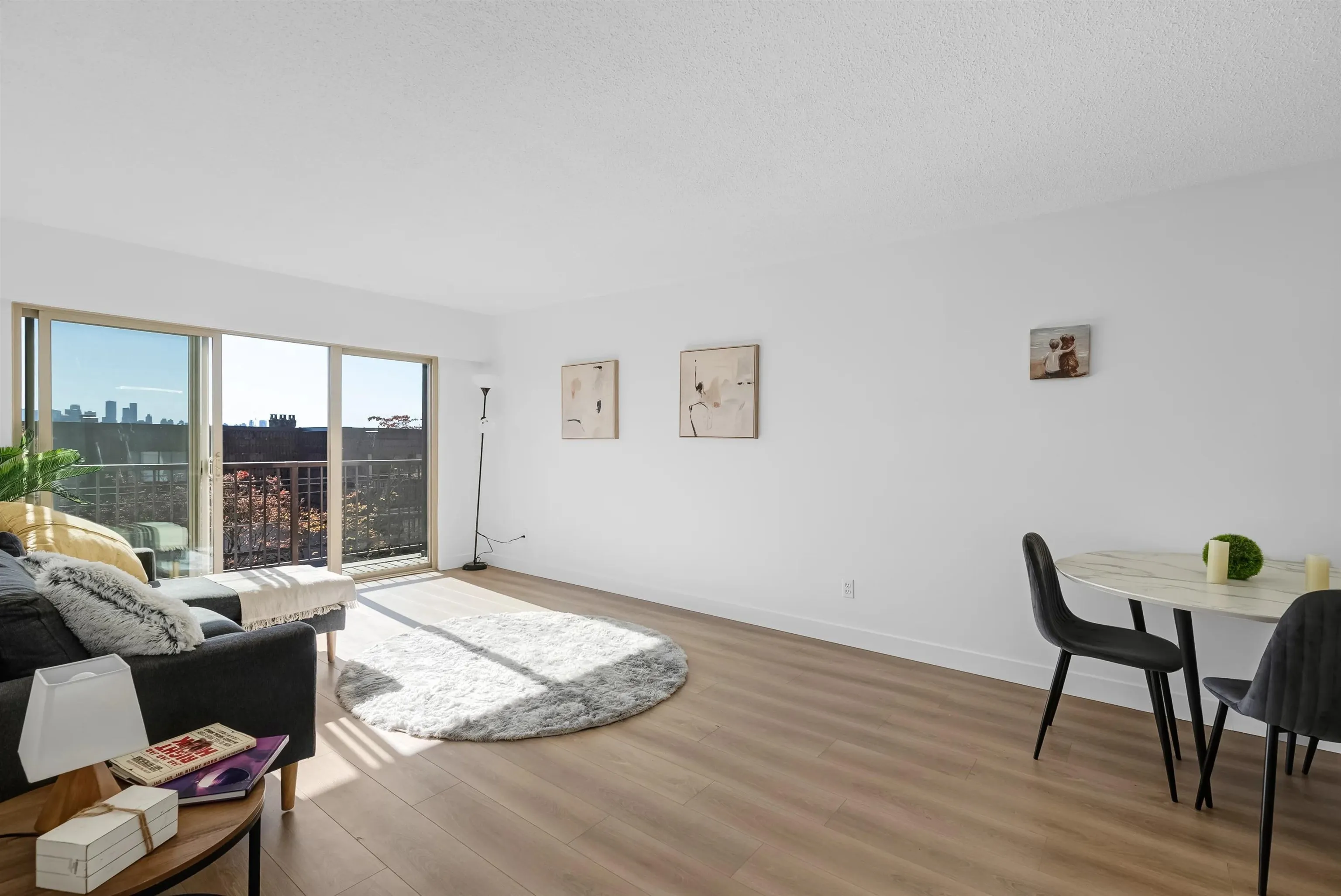 225 W 3rd Street #201