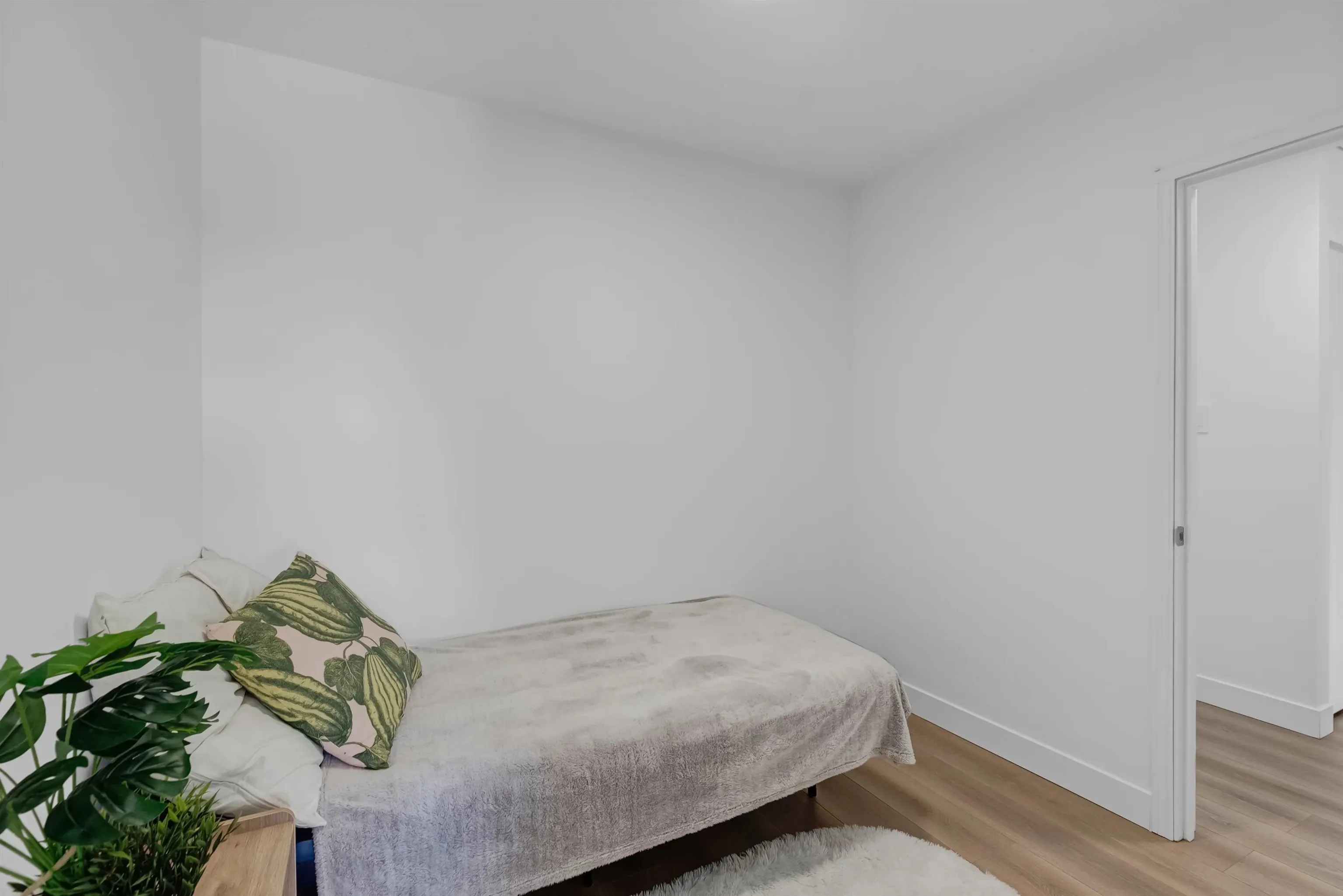 225 W 3rd Street #201