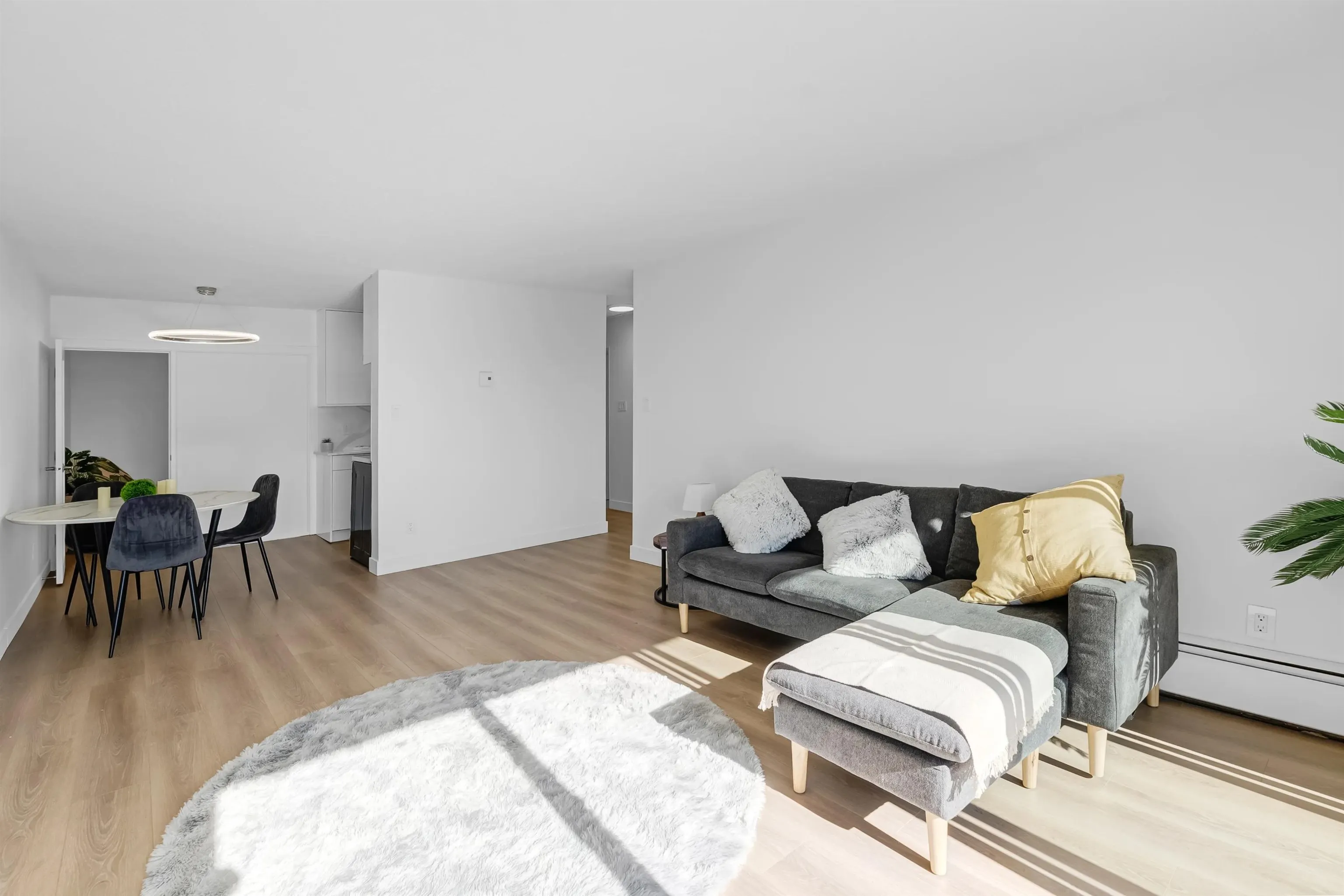 225 W 3rd Street #201