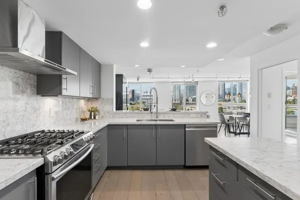 120 Milross Avenue #506