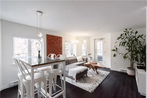 370 Carrall Street #203