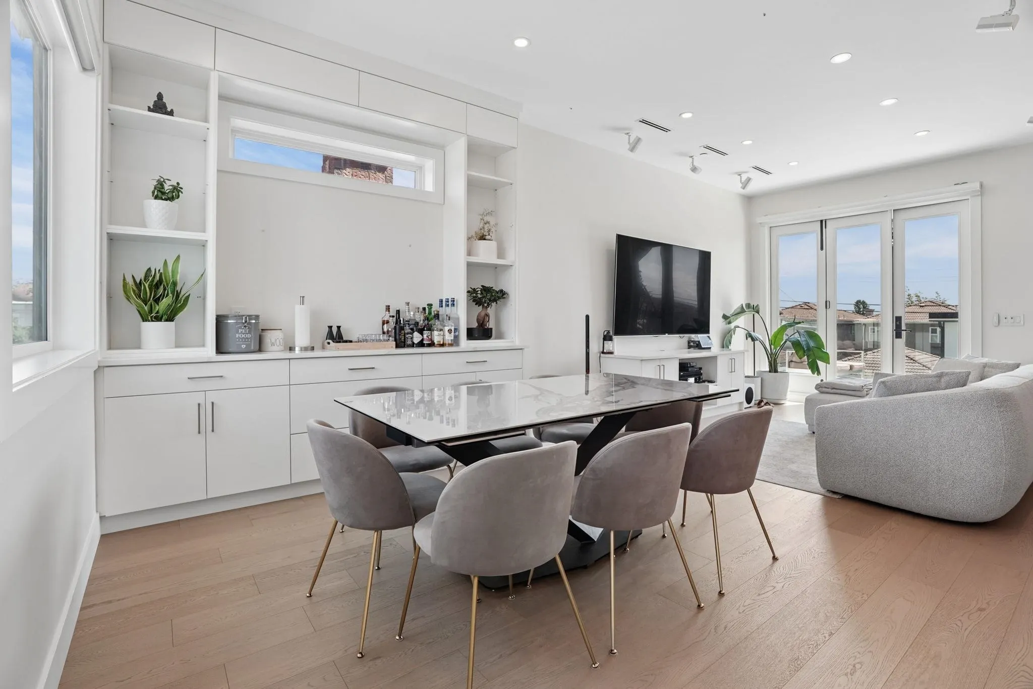 72 E 57th Avenue
