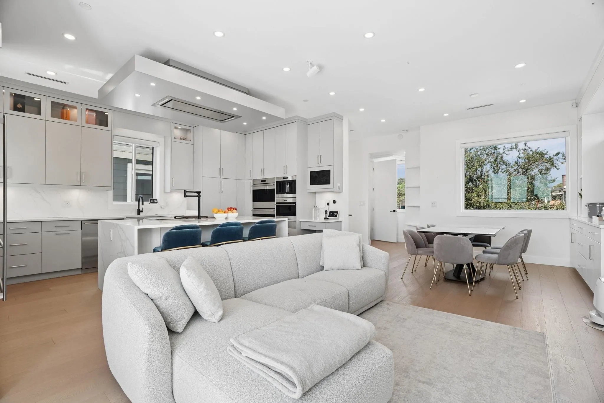 72 E 57th Avenue