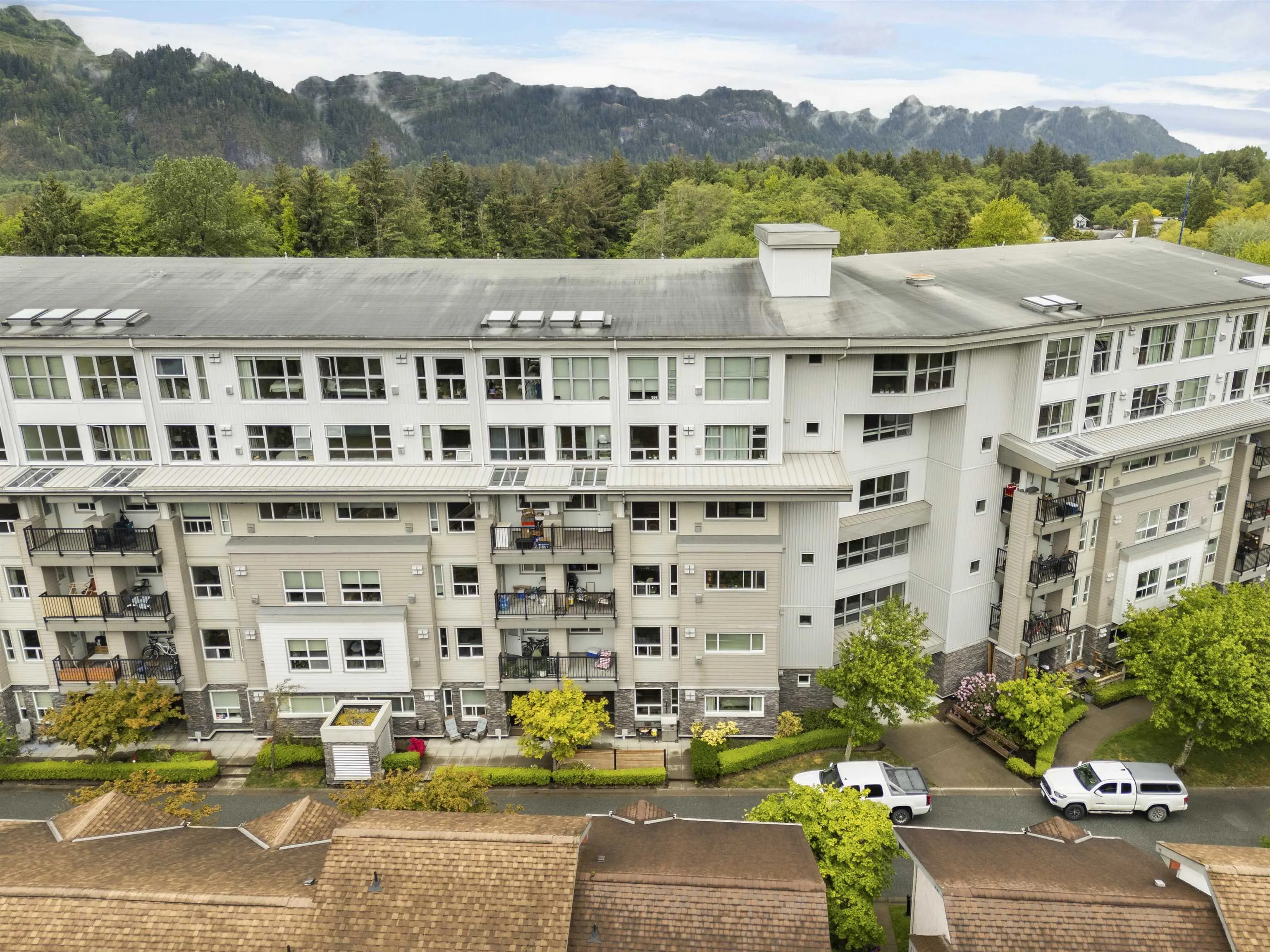 1212 Main Street #207
