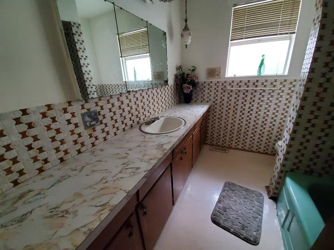644 W 14th Street #Upper