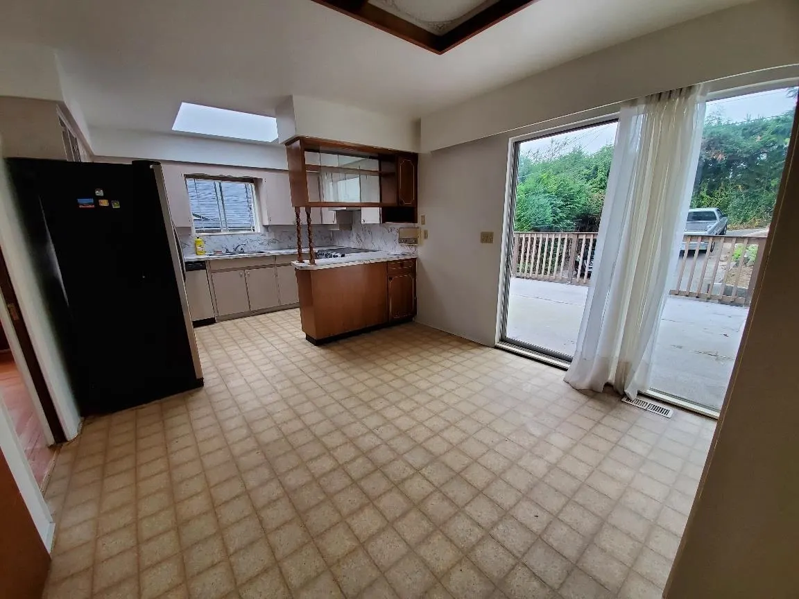 644 W 14th Street #Upper