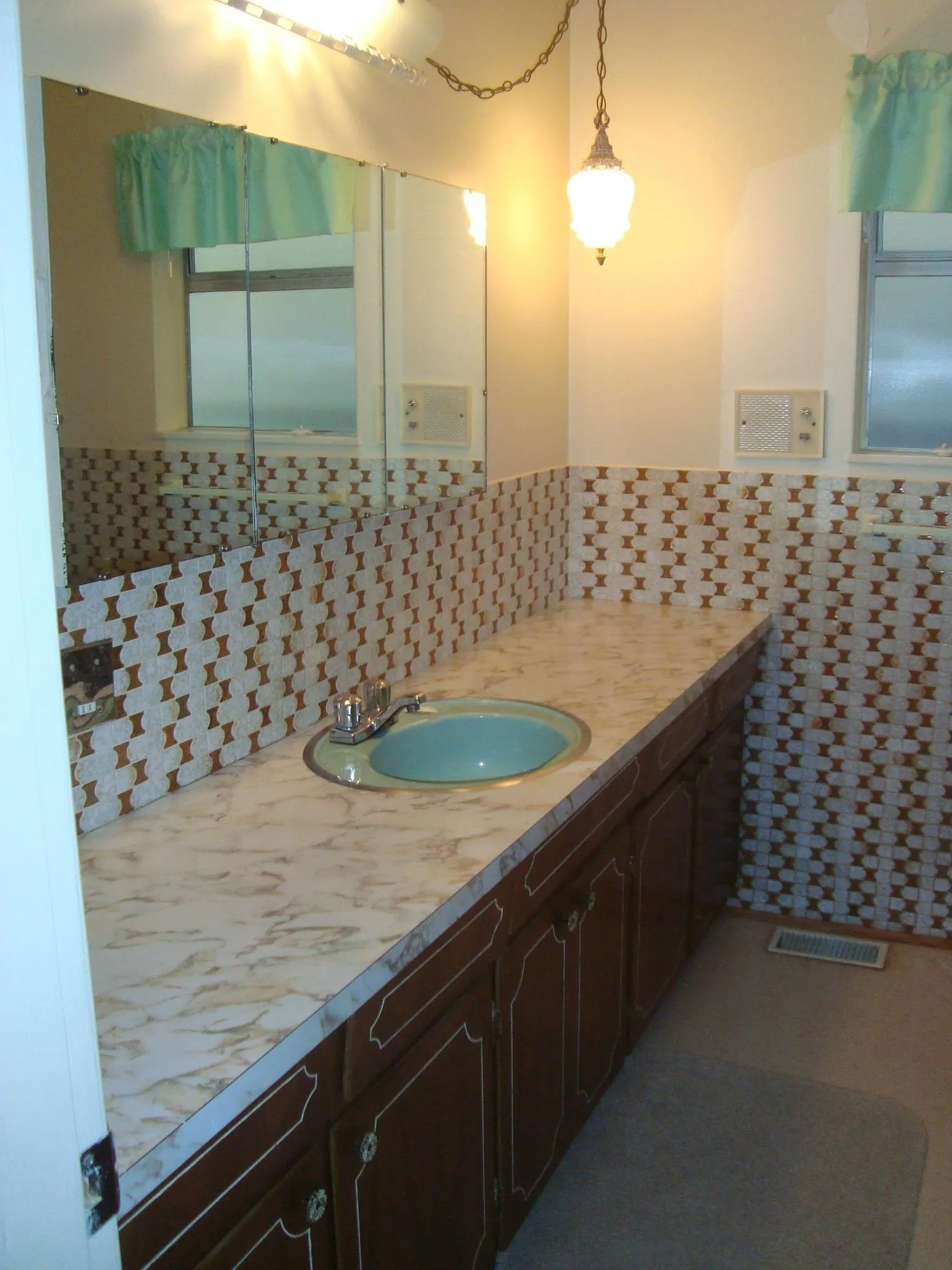 644 W 14th Street #Upper