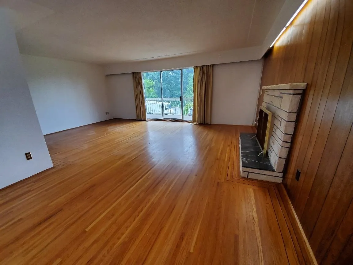 644 W 14th Street #Upper