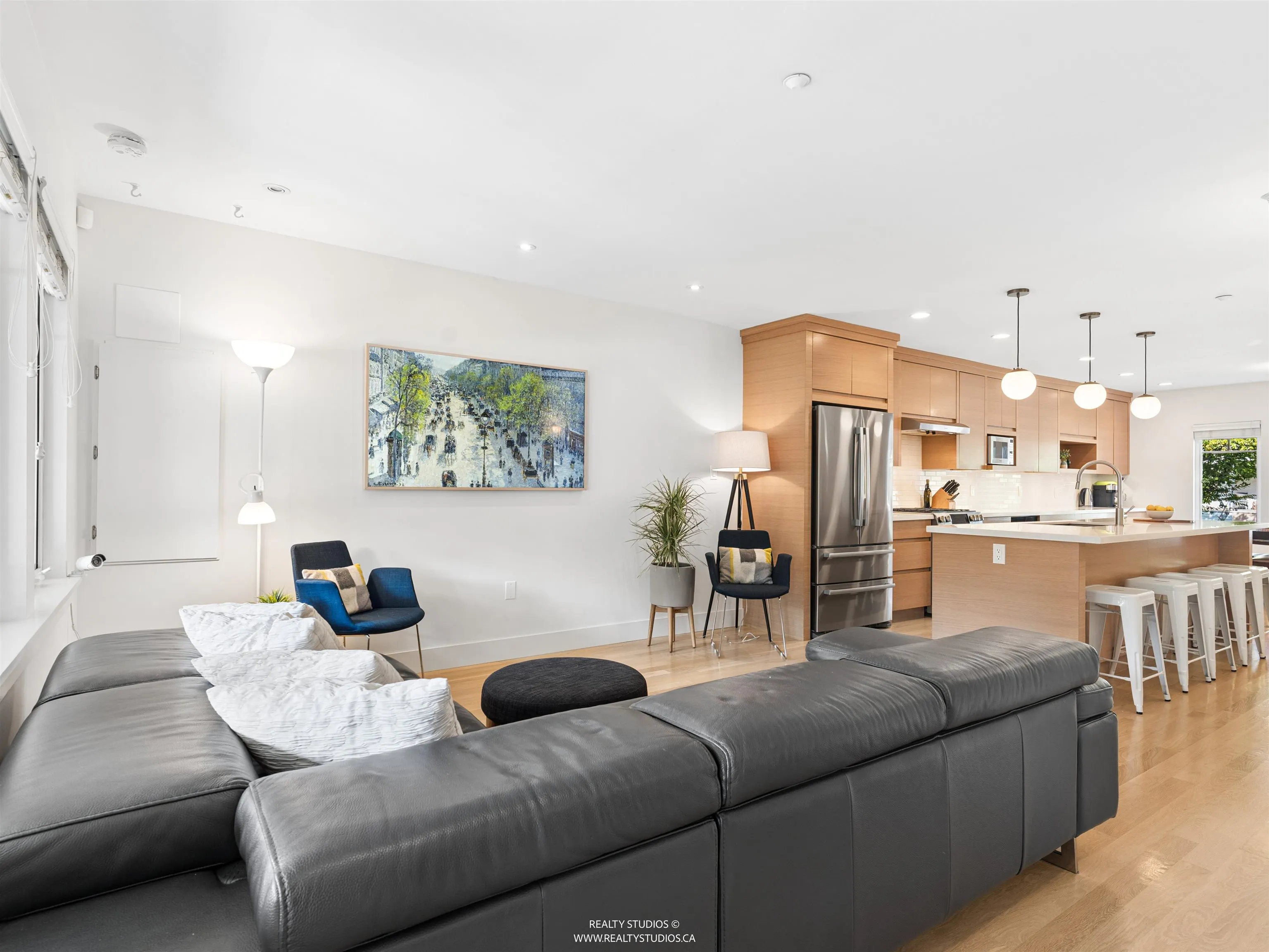 558 W 19th Avenue