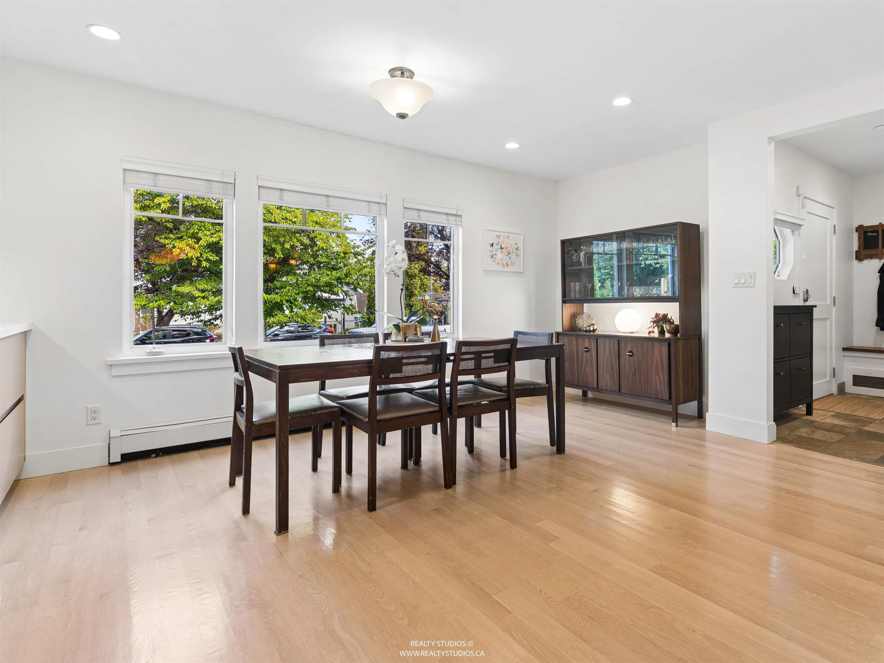 558 W 19th Avenue