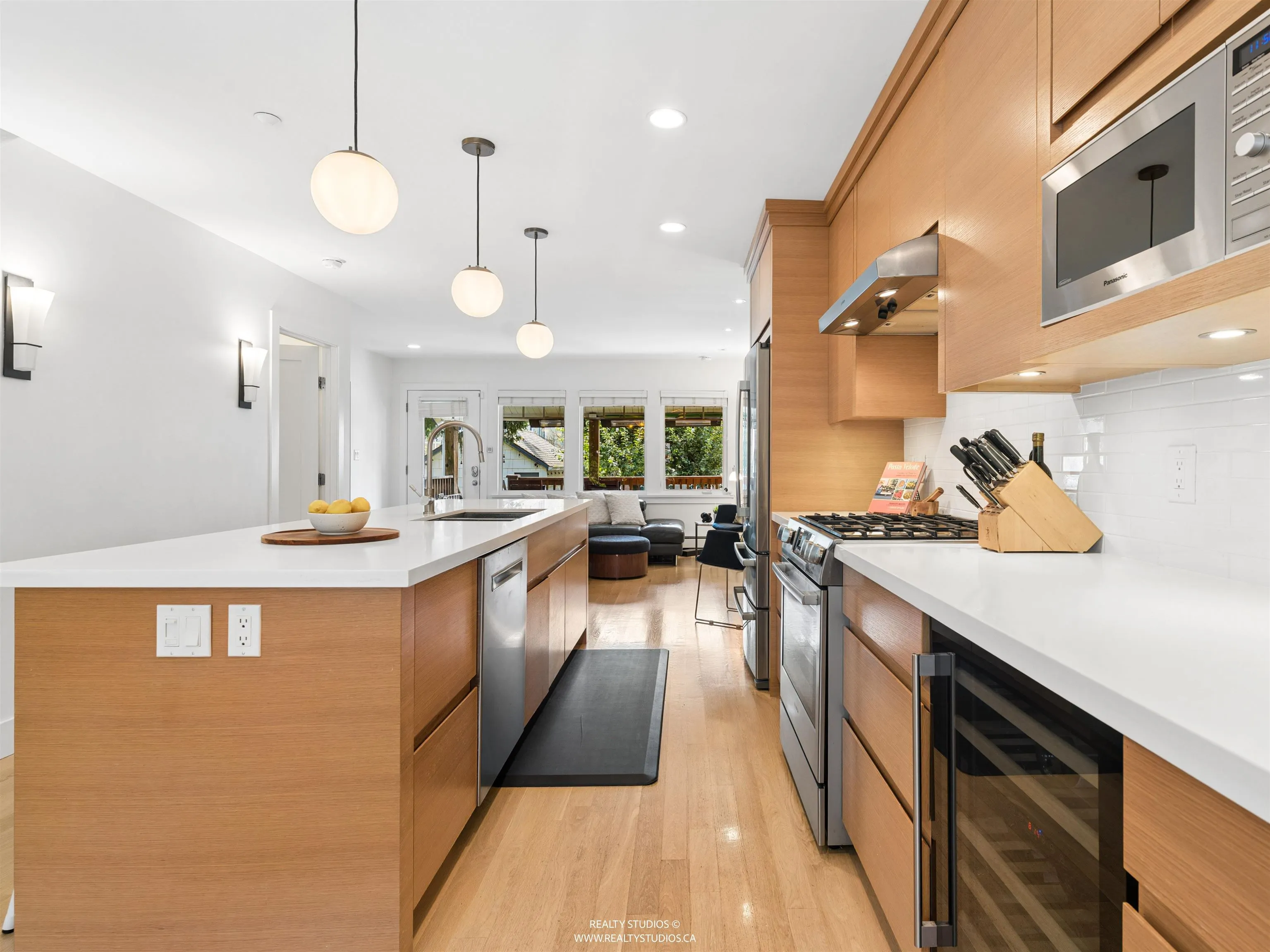 558 W 19th Avenue