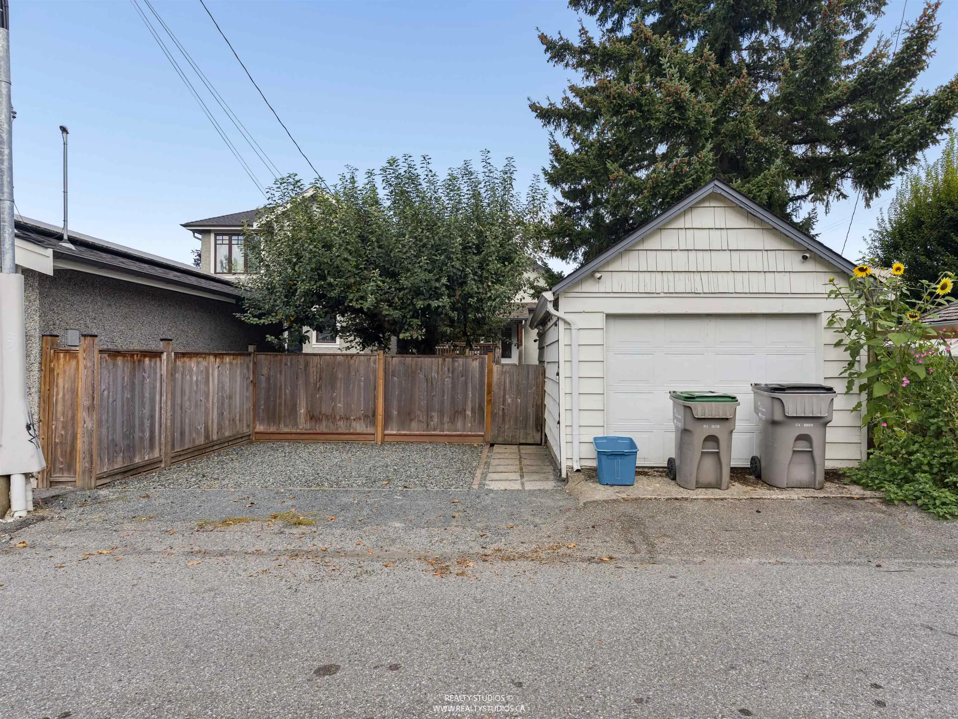 558 W 19th Avenue